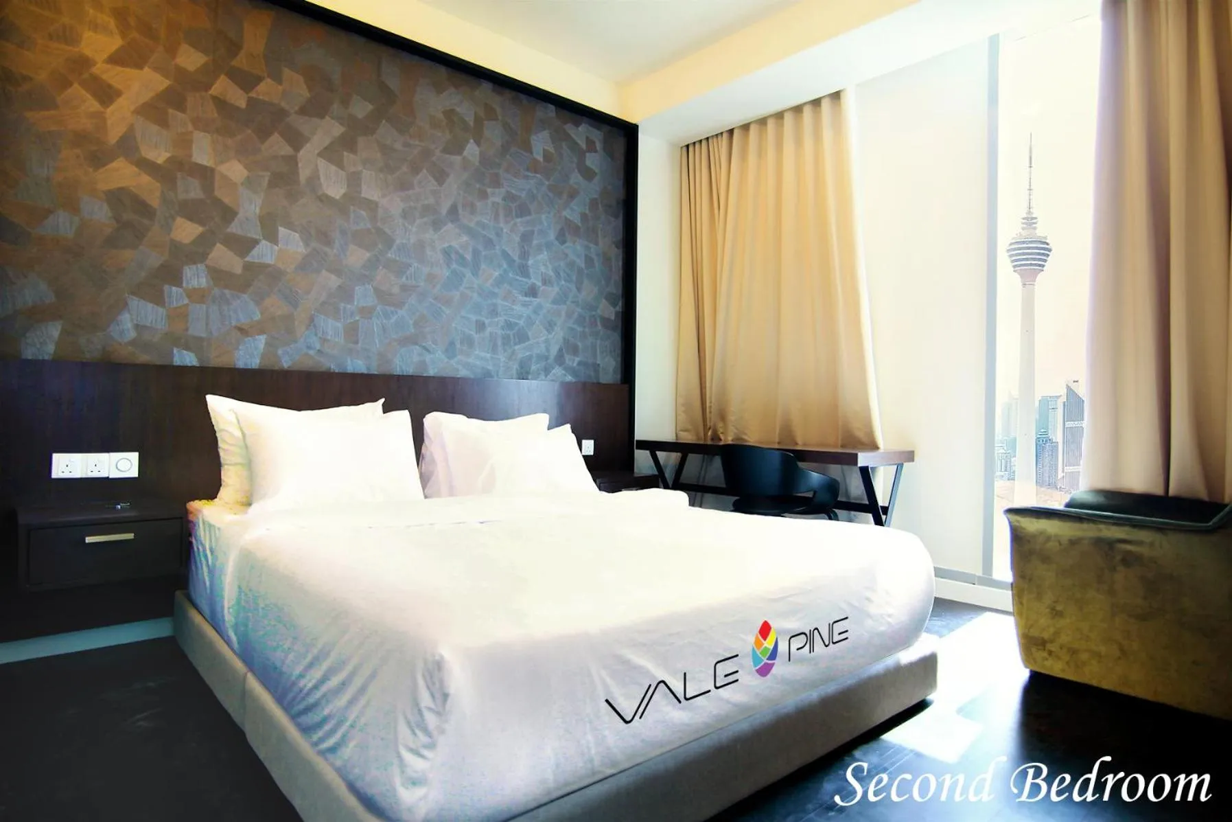 Photo of the whole room, Bed in Tropicana The Residences KLCC by Vale Pine