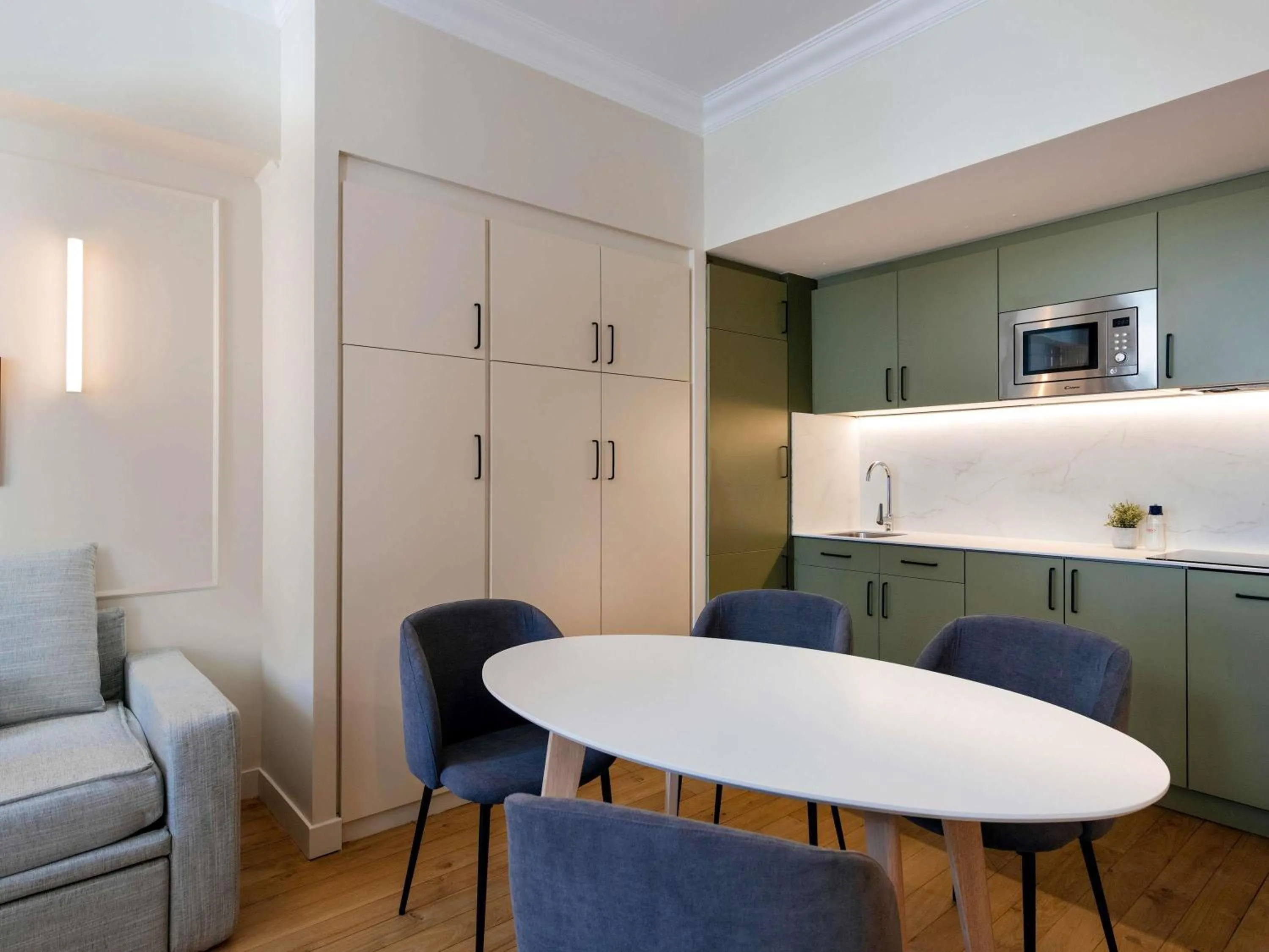 Bedroom in Aparthotel Adagio Paris Opéra