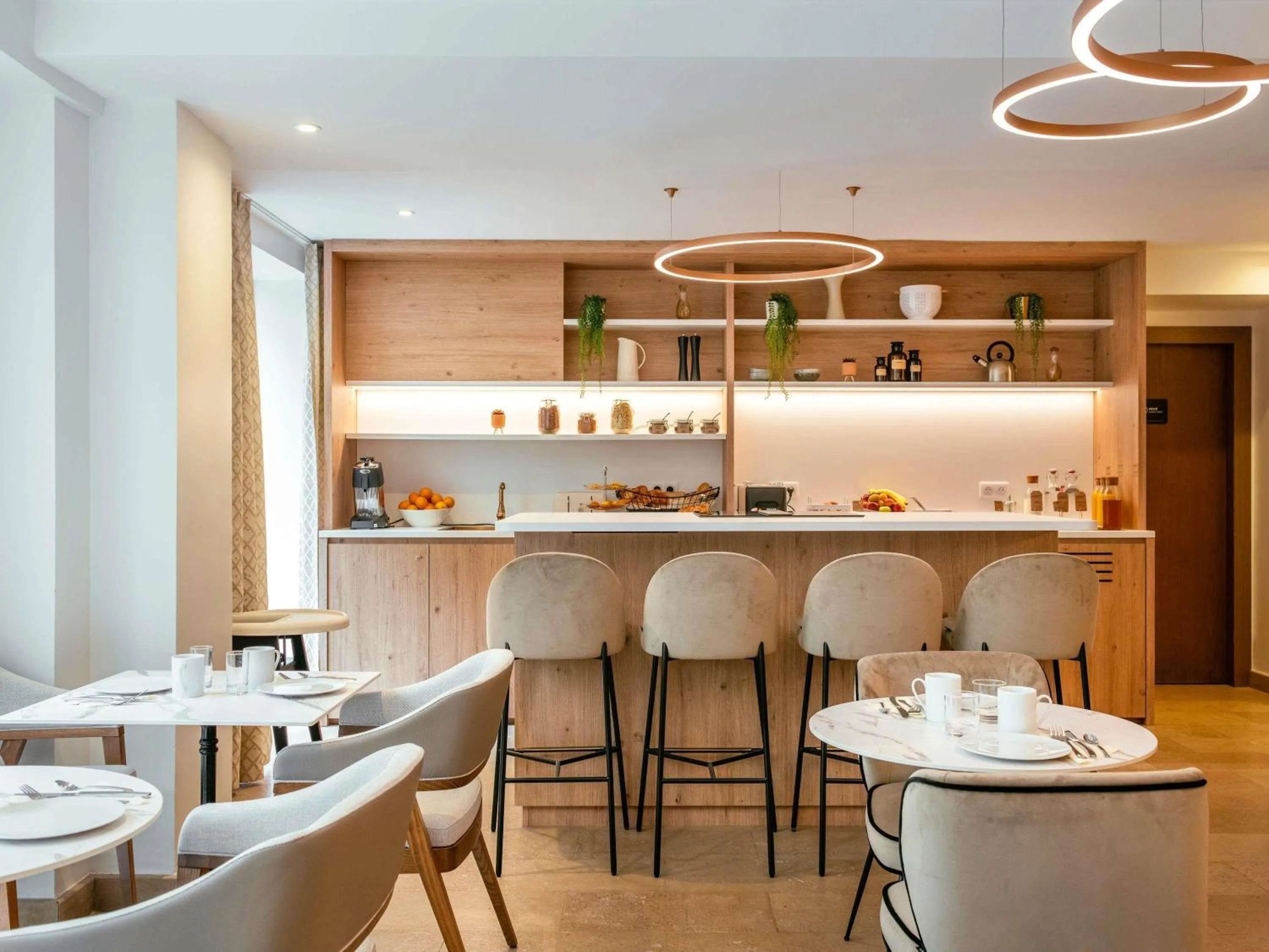 Breakfast in Aparthotel Adagio Paris Opéra