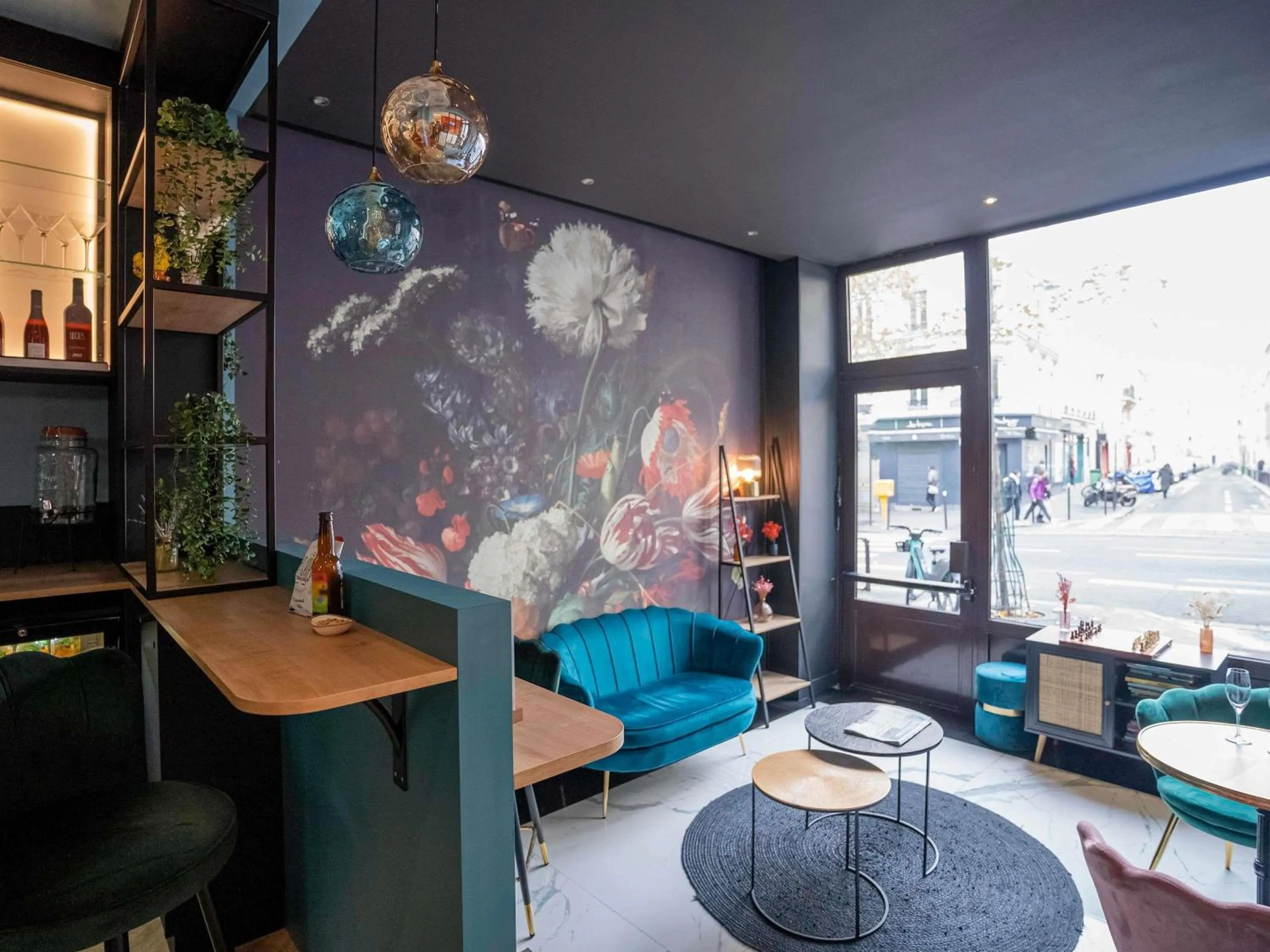 Lounge or bar in Ibis Styles Paris Batignolles