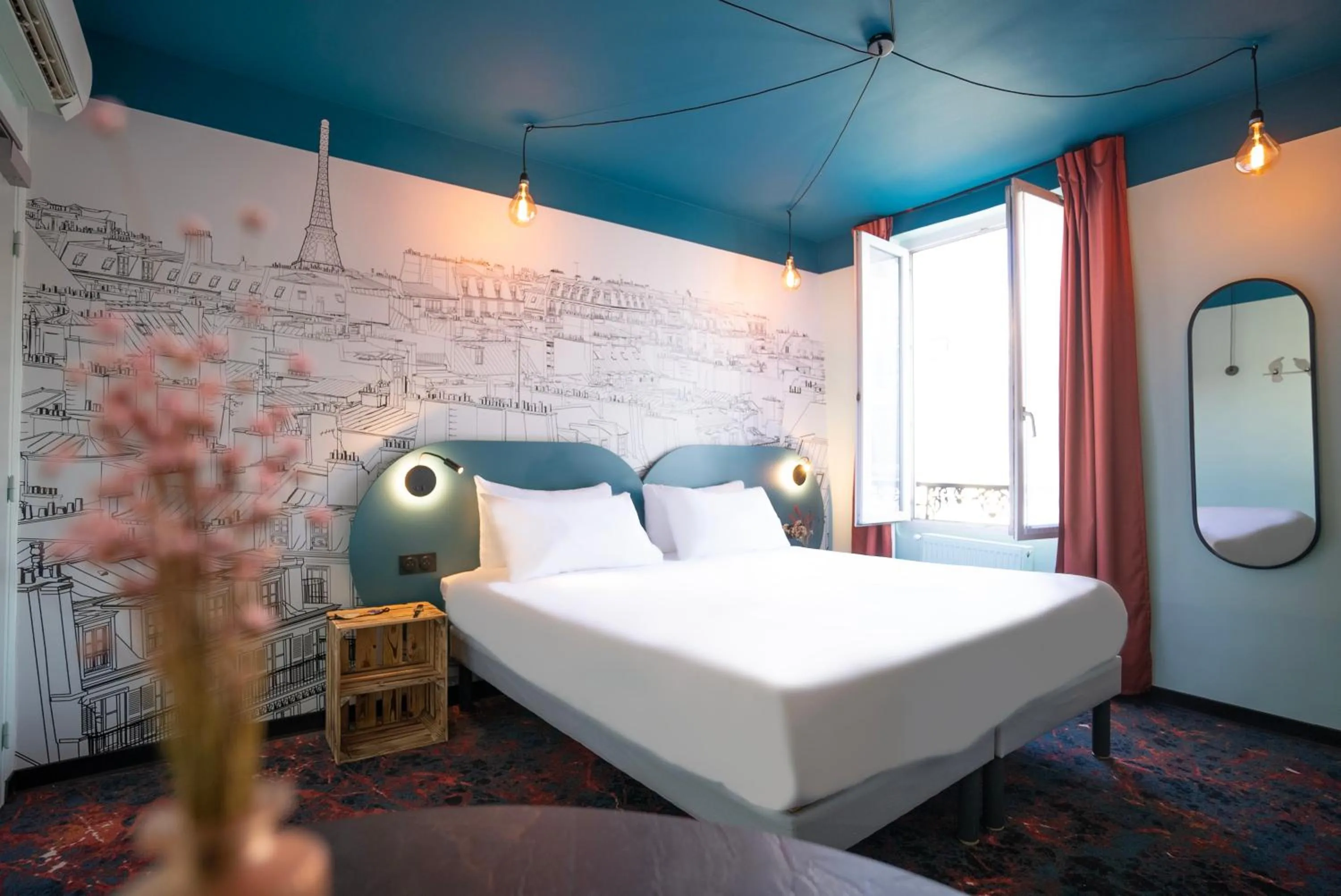 Bed in Ibis Styles Paris Batignolles