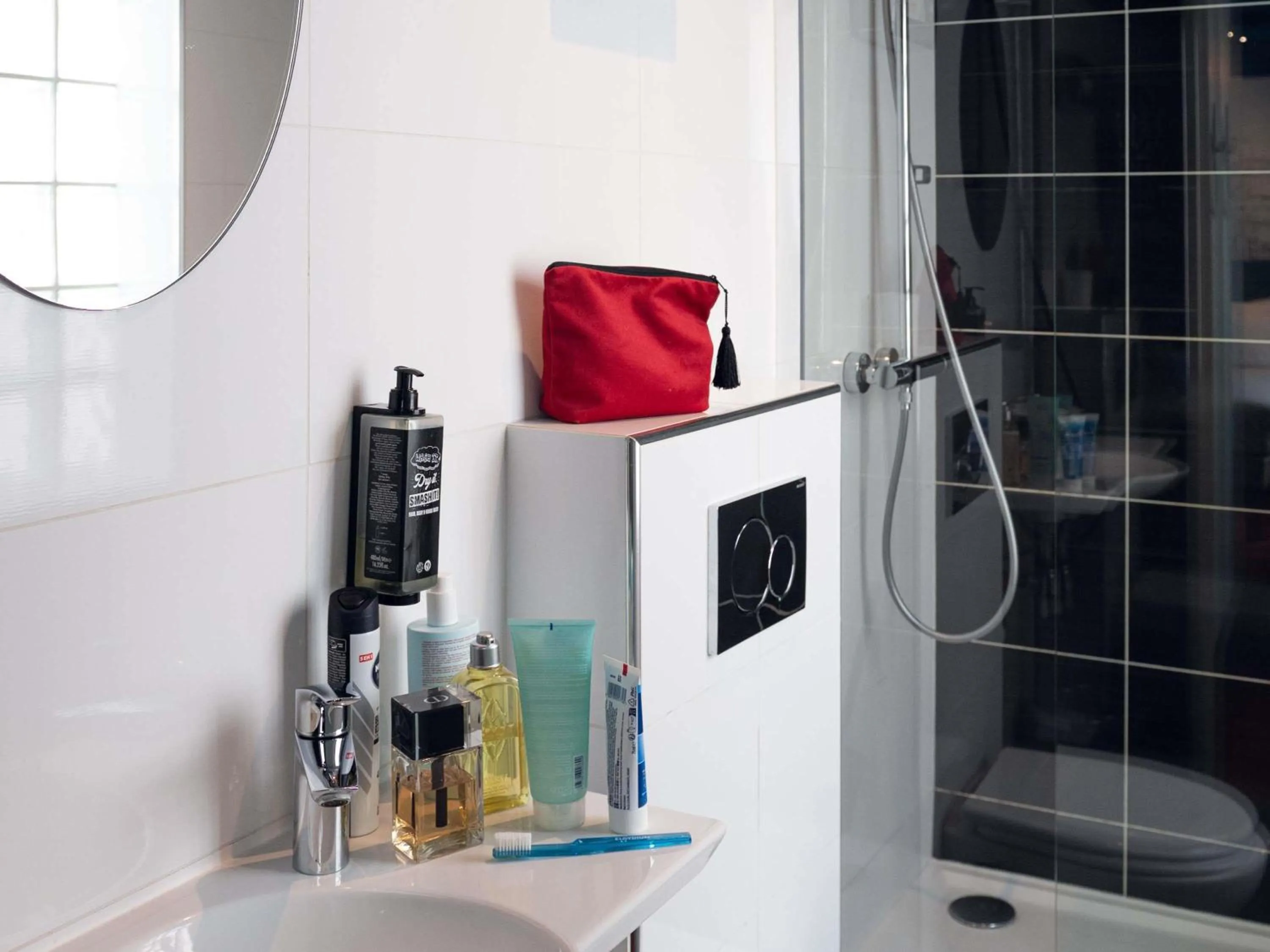 Bedroom in Ibis Styles Paris Batignolles