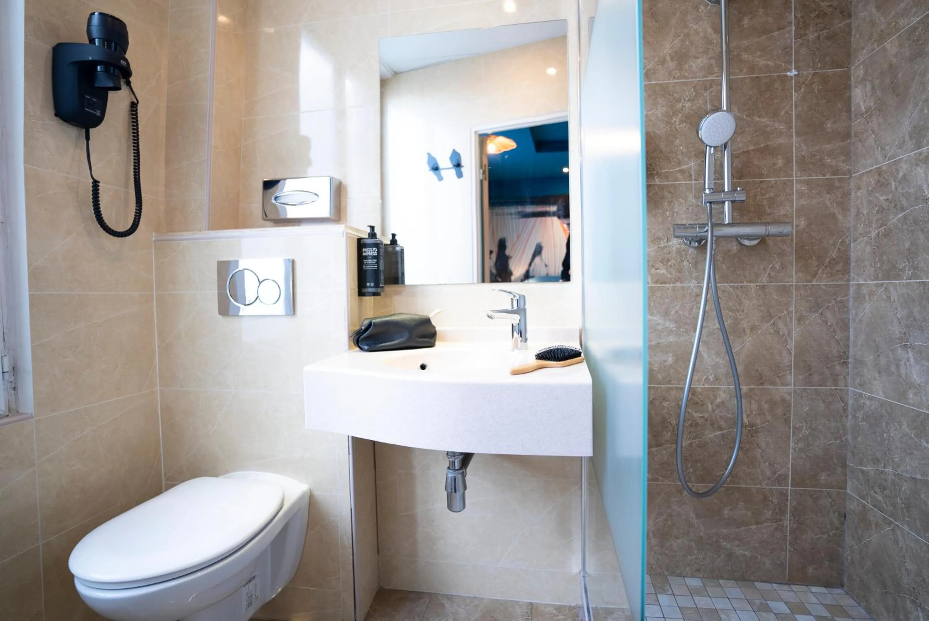 Bathroom in Ibis Styles Paris Batignolles