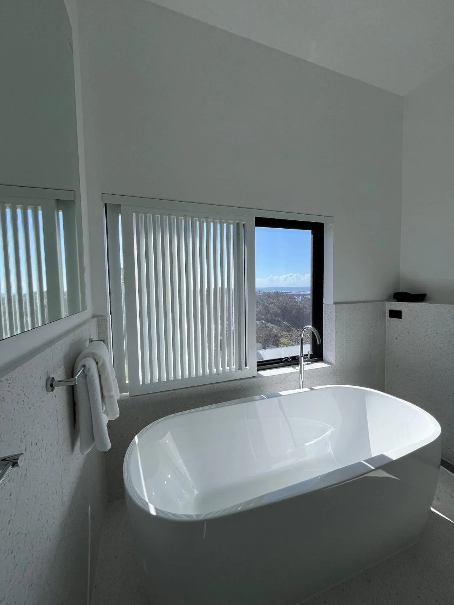 Bath, Bed in Pacific Hotel Yamba