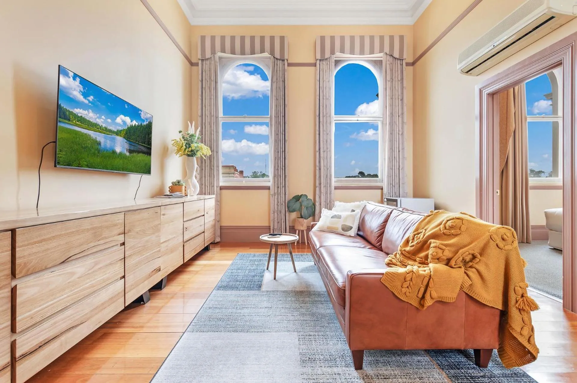 Living room, Bed in Clocktower Suites