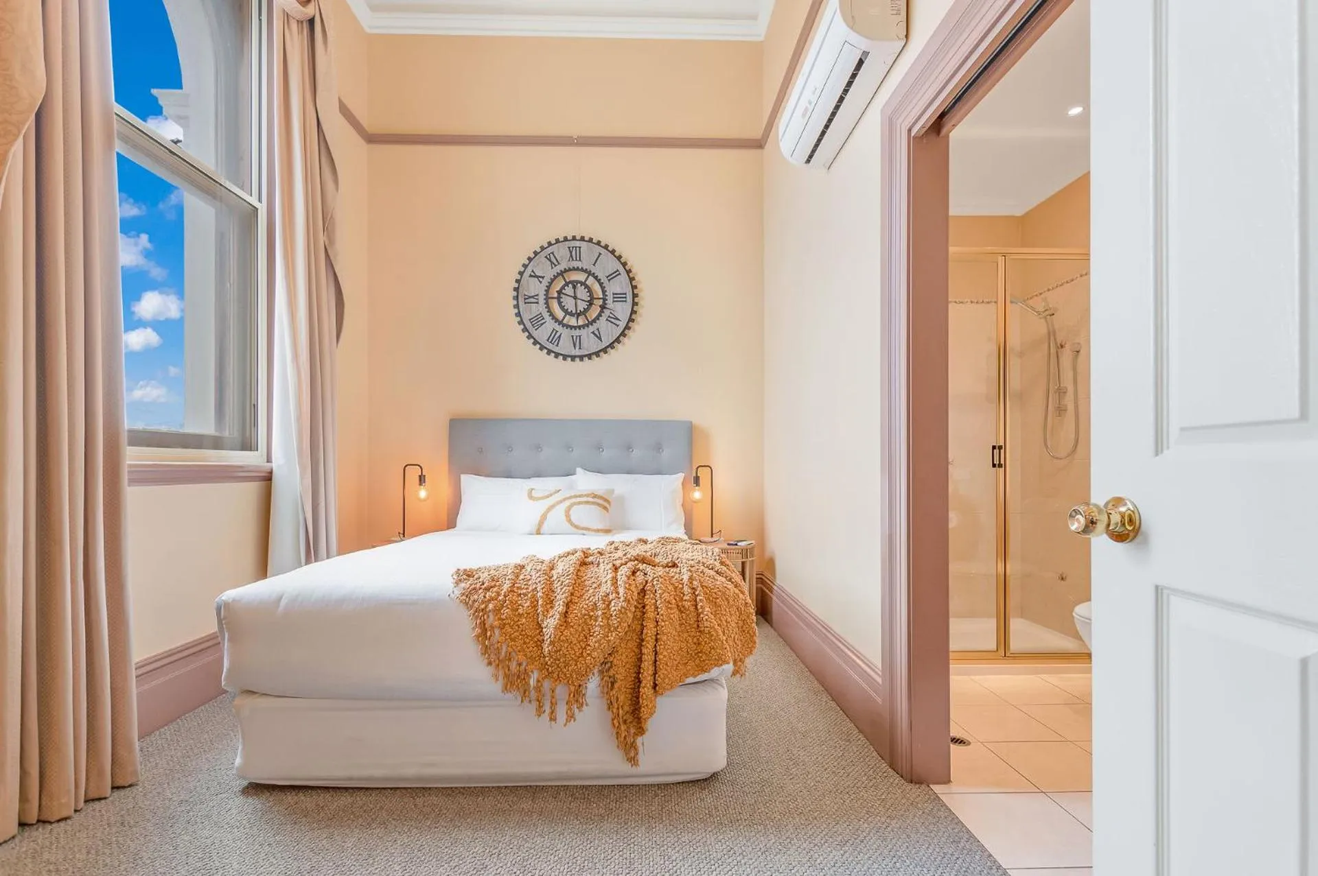 Bedroom, Bed in Clocktower Suites