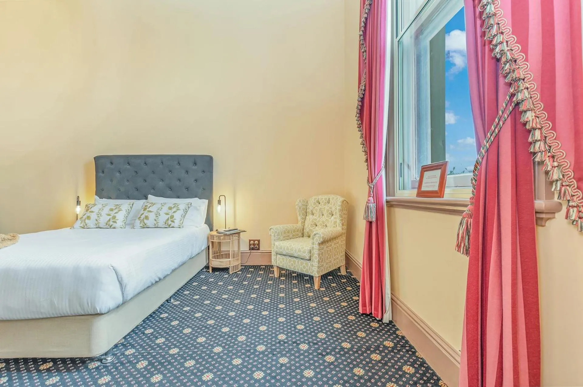 Bedroom, Bed in Clocktower Suites