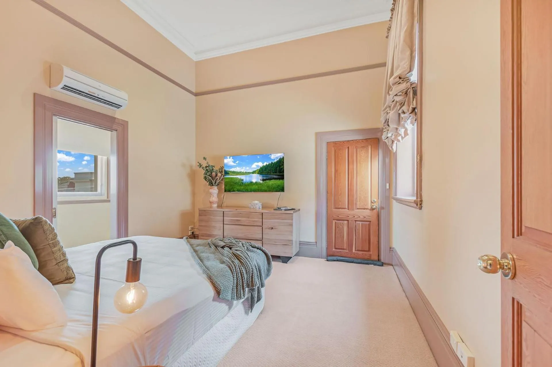 Bedroom, Bed in Clocktower Suites