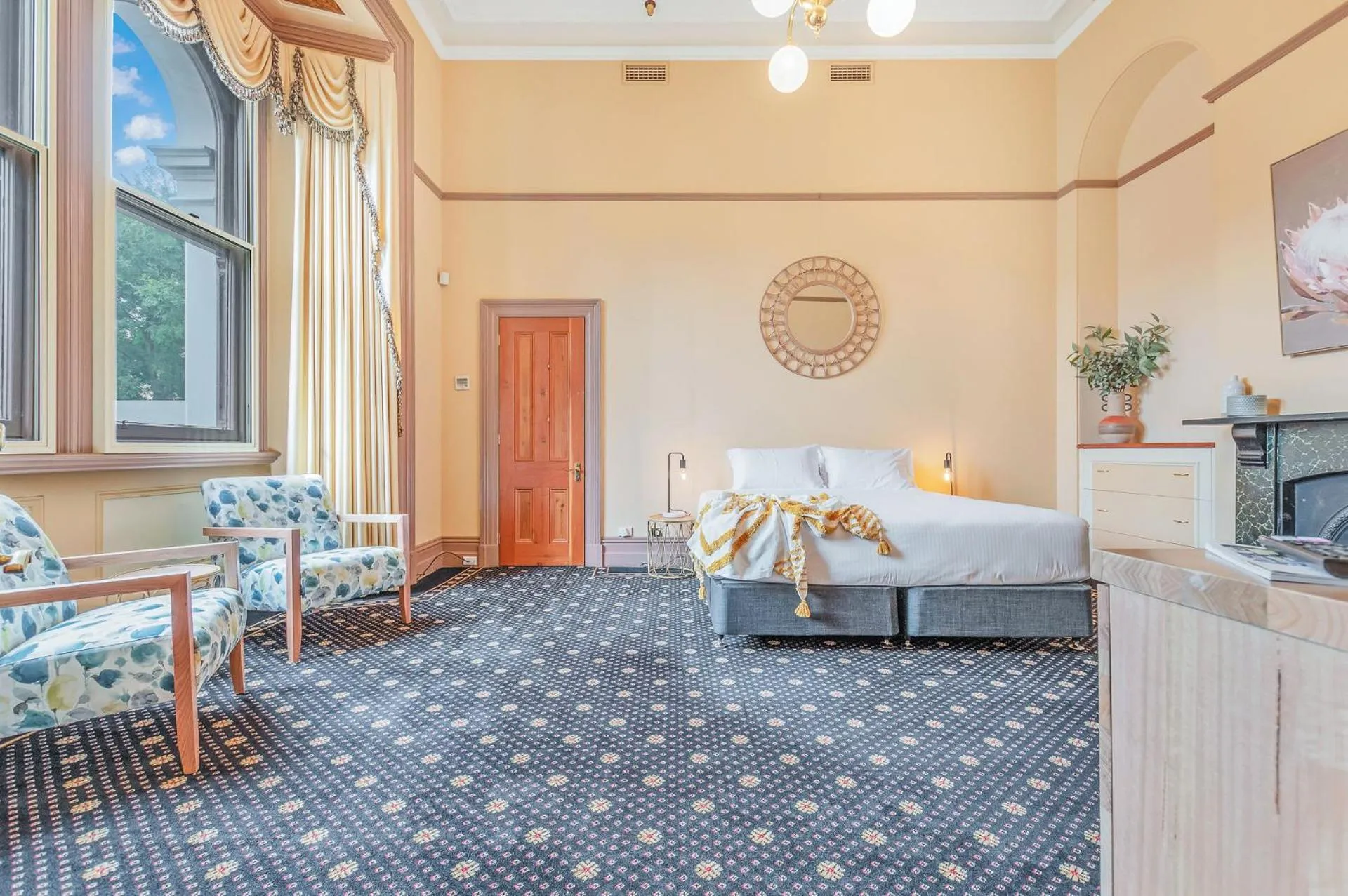 Bedroom, Bed in Clocktower Suites