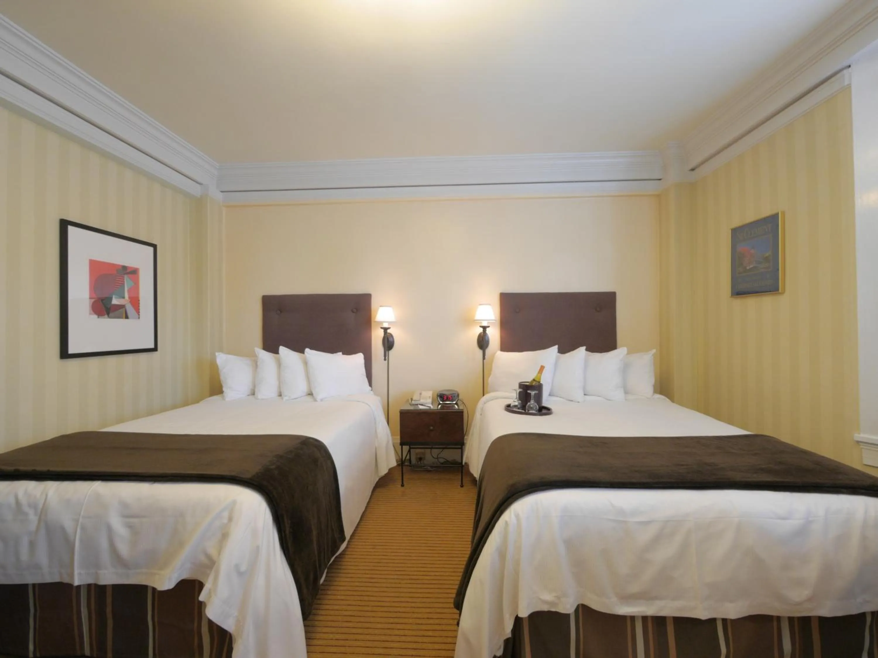 Photo of the whole room, Bed in Executive Hotel Vintage Court