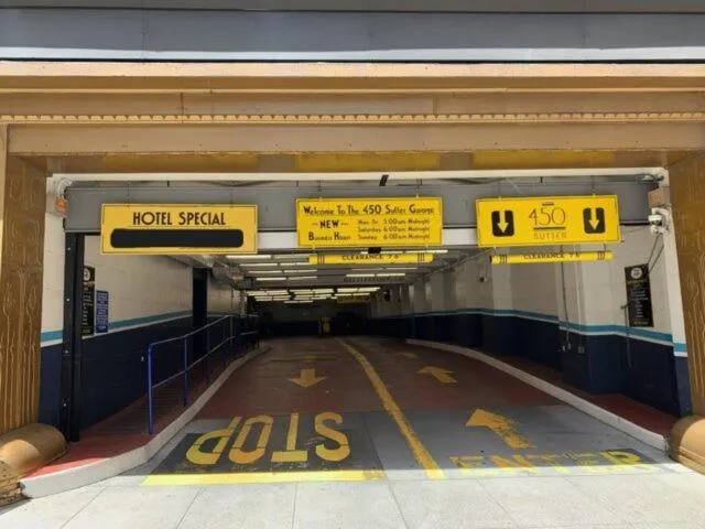 Executive Hotel Vintage Court