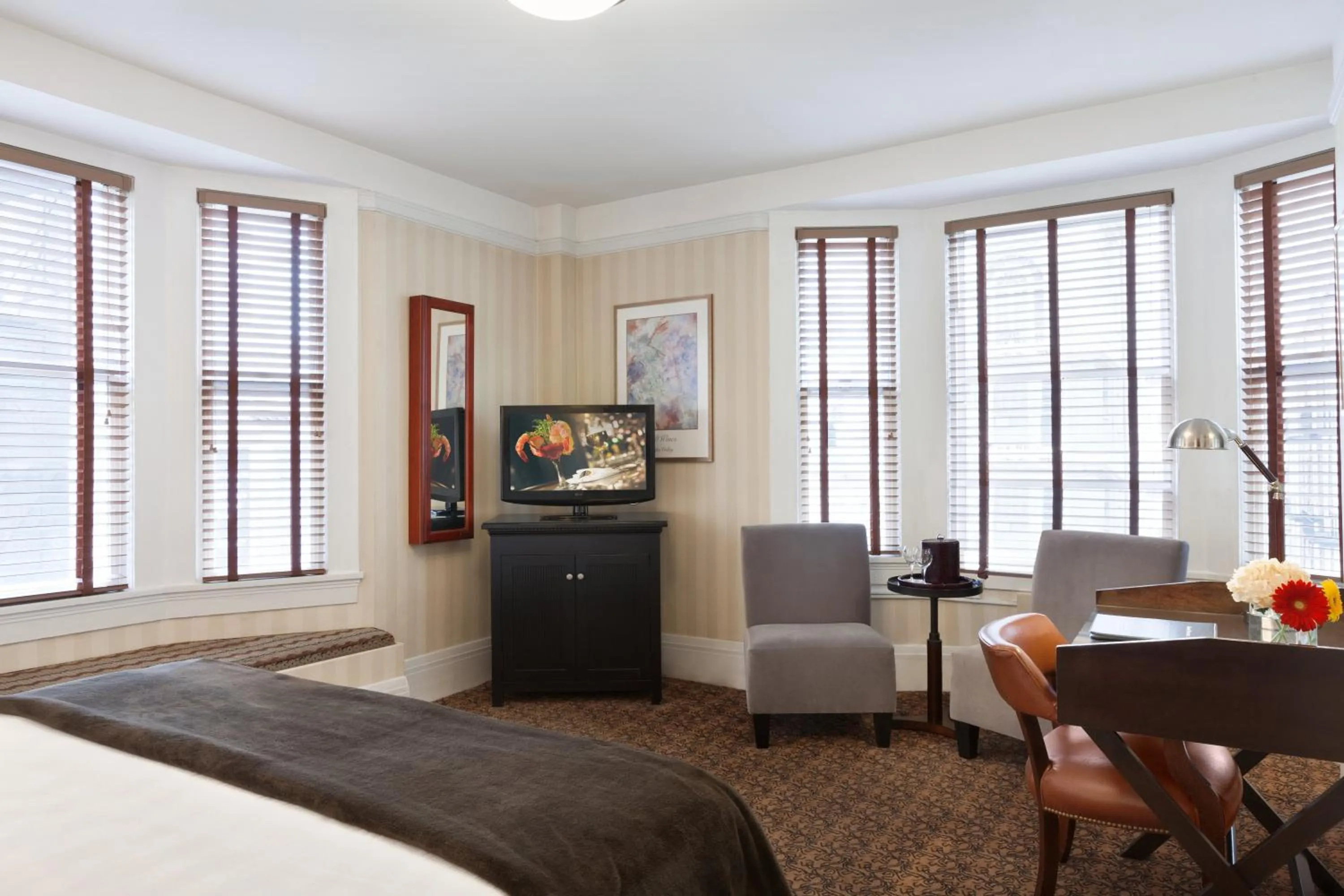 Photo of the whole room, Bed in Executive Hotel Vintage Court