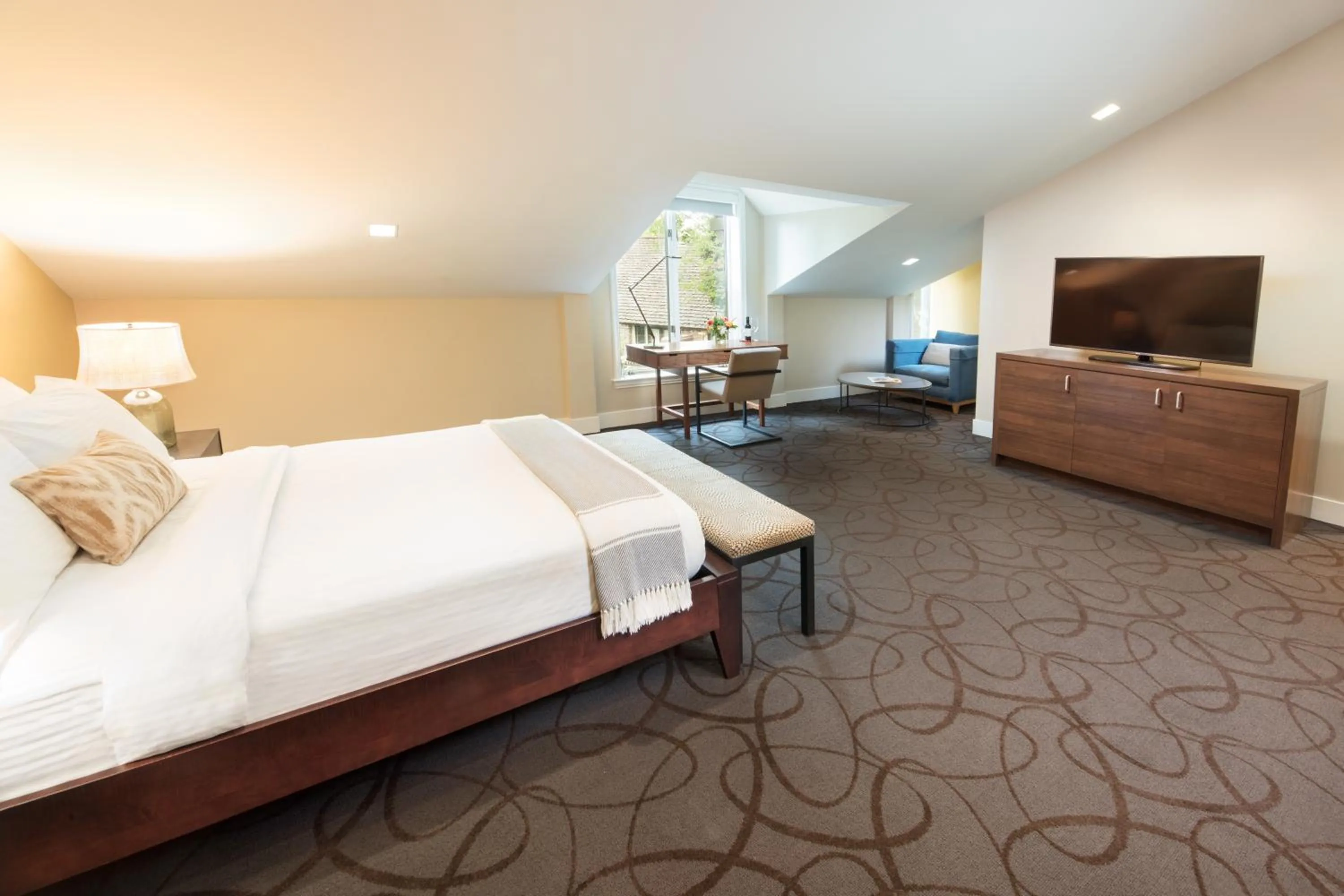 Bedroom, Bed in Harvest Inn