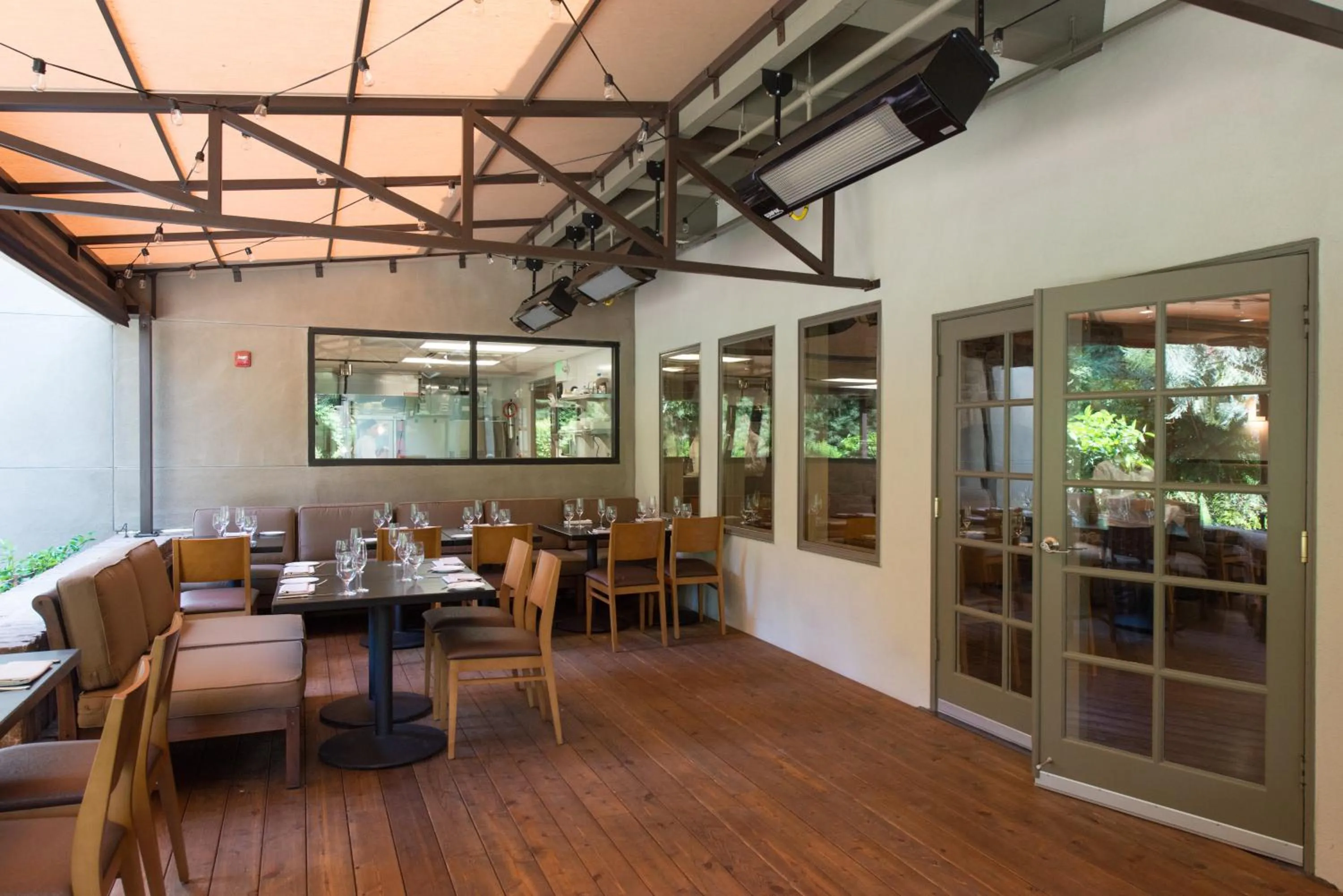 Restaurant/places to eat in Harvest Inn