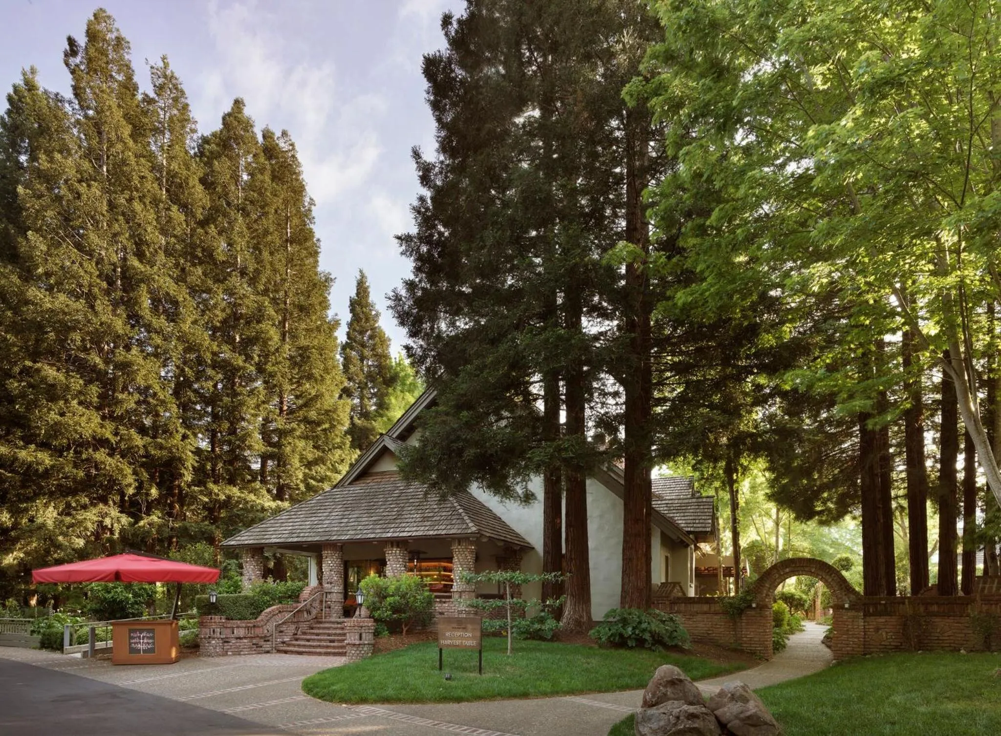 Facade/entrance in Harvest Inn