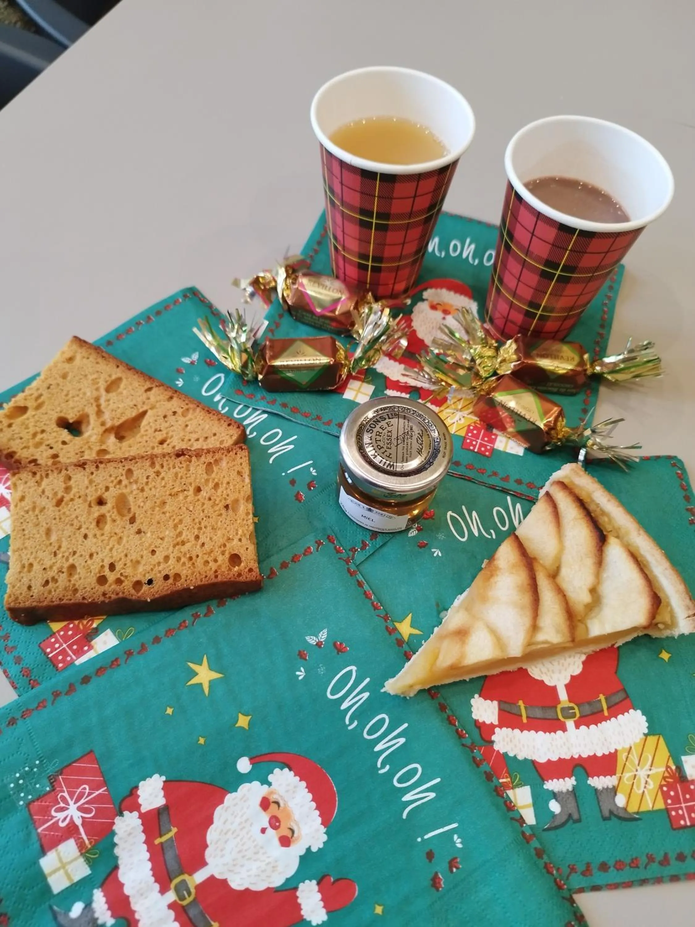 Breakfast in Hôtel Le Mondon Metz