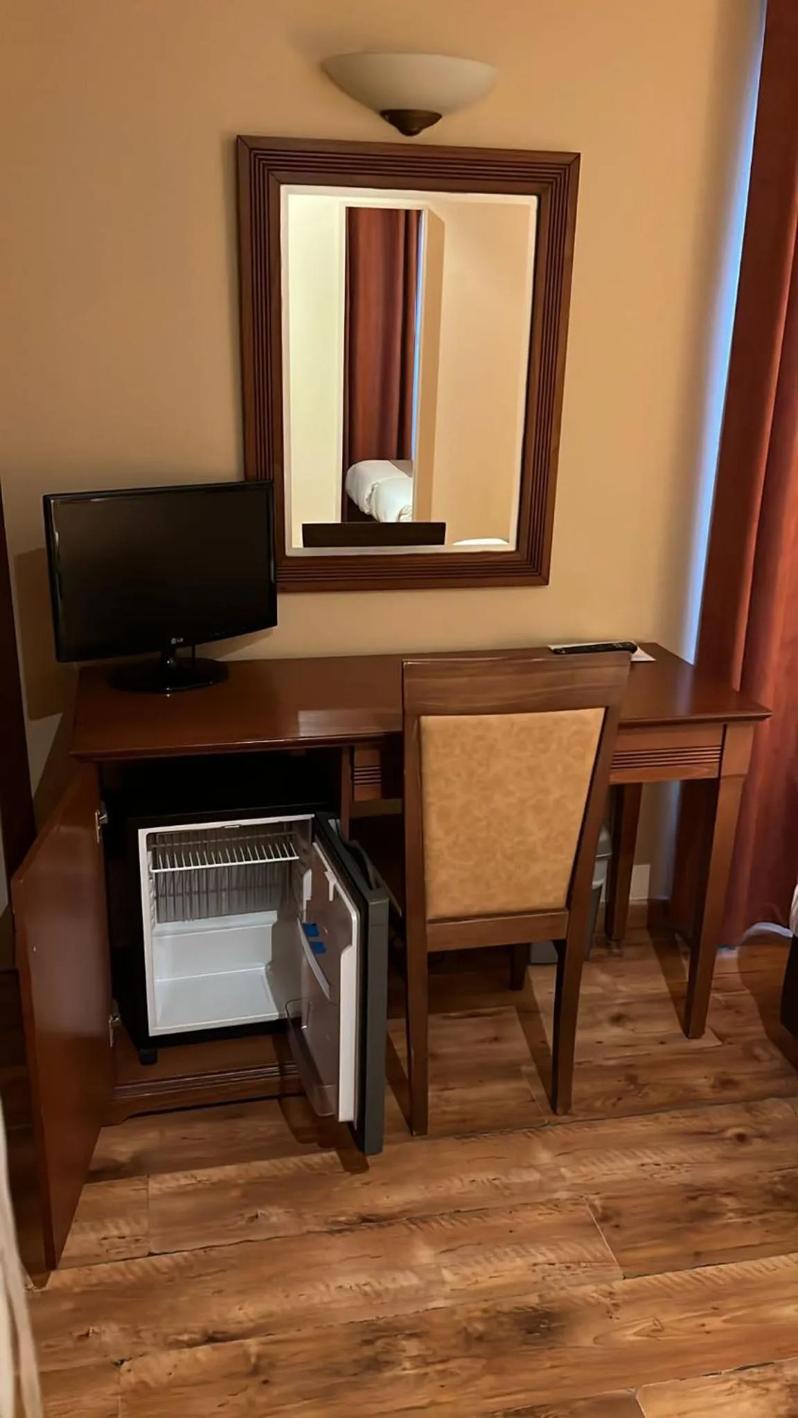 oven in 121 Paris Hotel