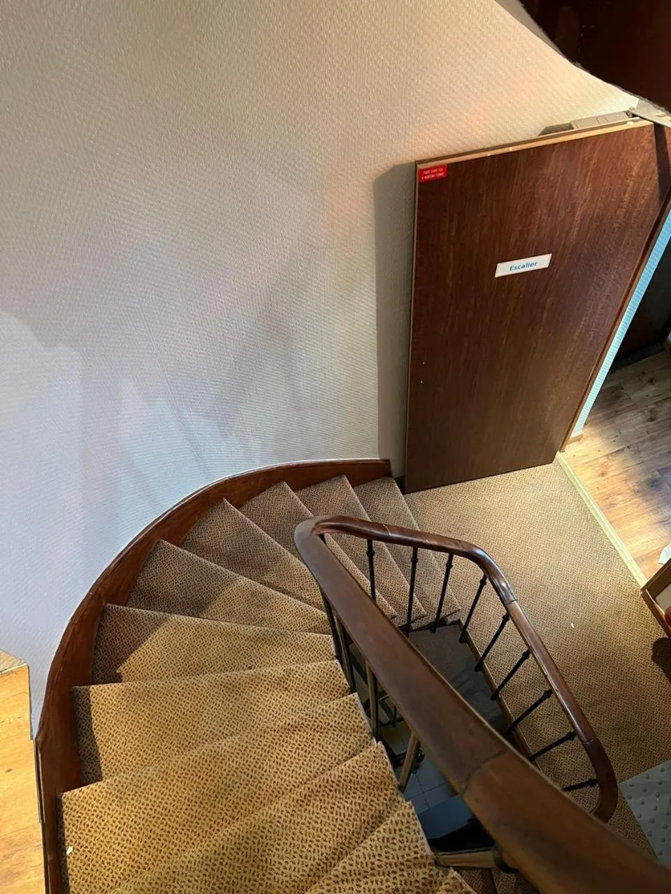 Property building in 121 Paris Hotel