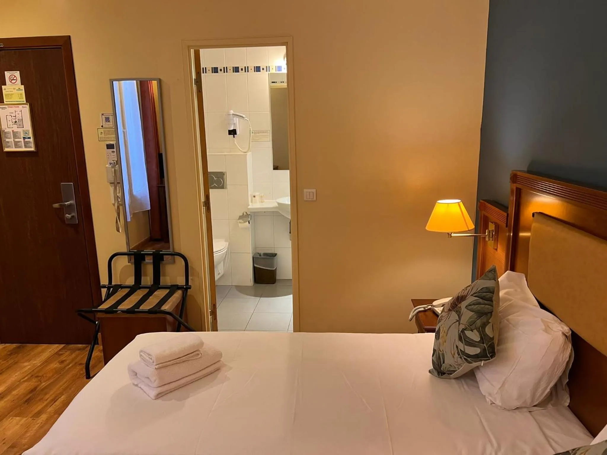 Photo of the whole room, Bed in 121 Paris Hotel