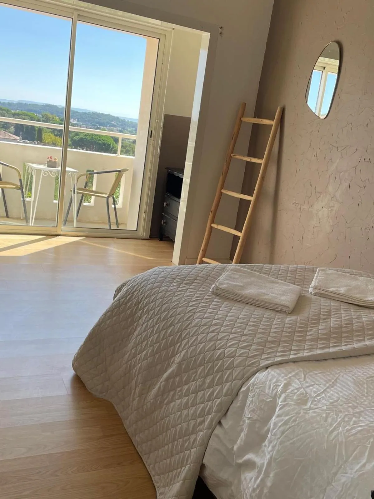 Bed in Hôtel Paradis