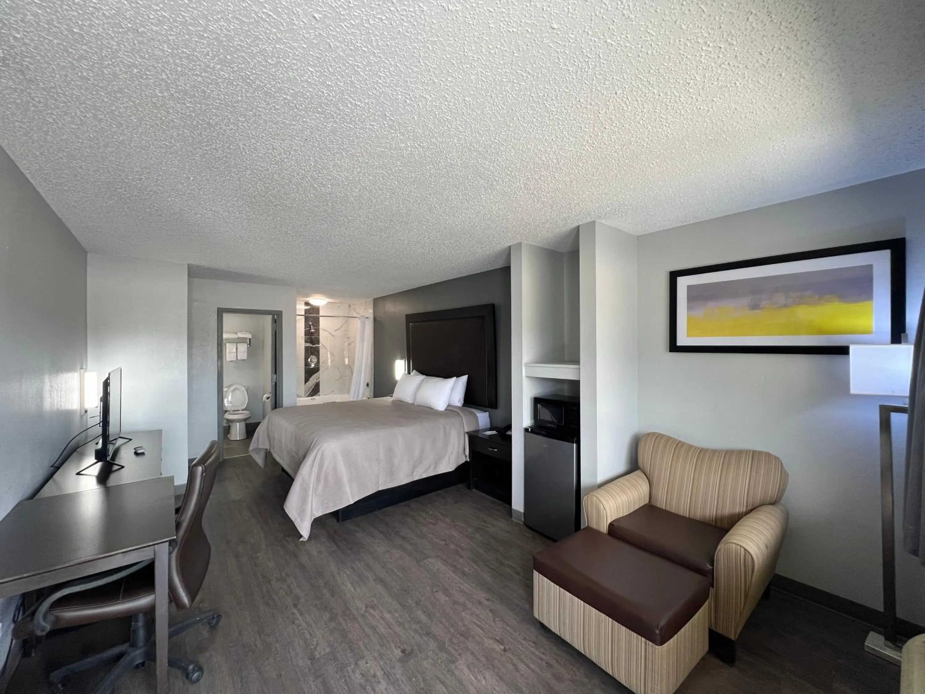 Bed in Quality Inn Kinder near Casino