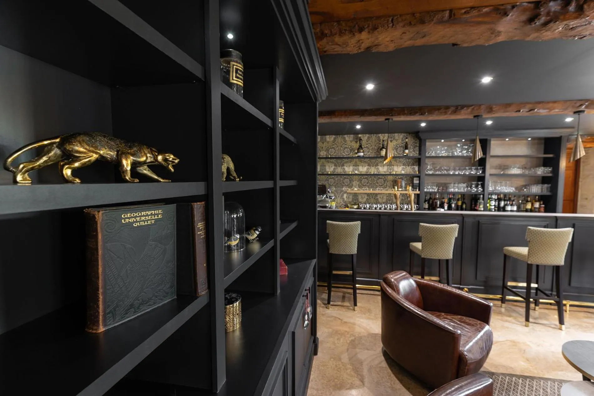 Library in Ferme de la Rançonnière - Hôtel & Restaurant