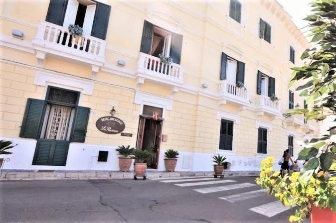 Facade/entrance in B&B La Riviera