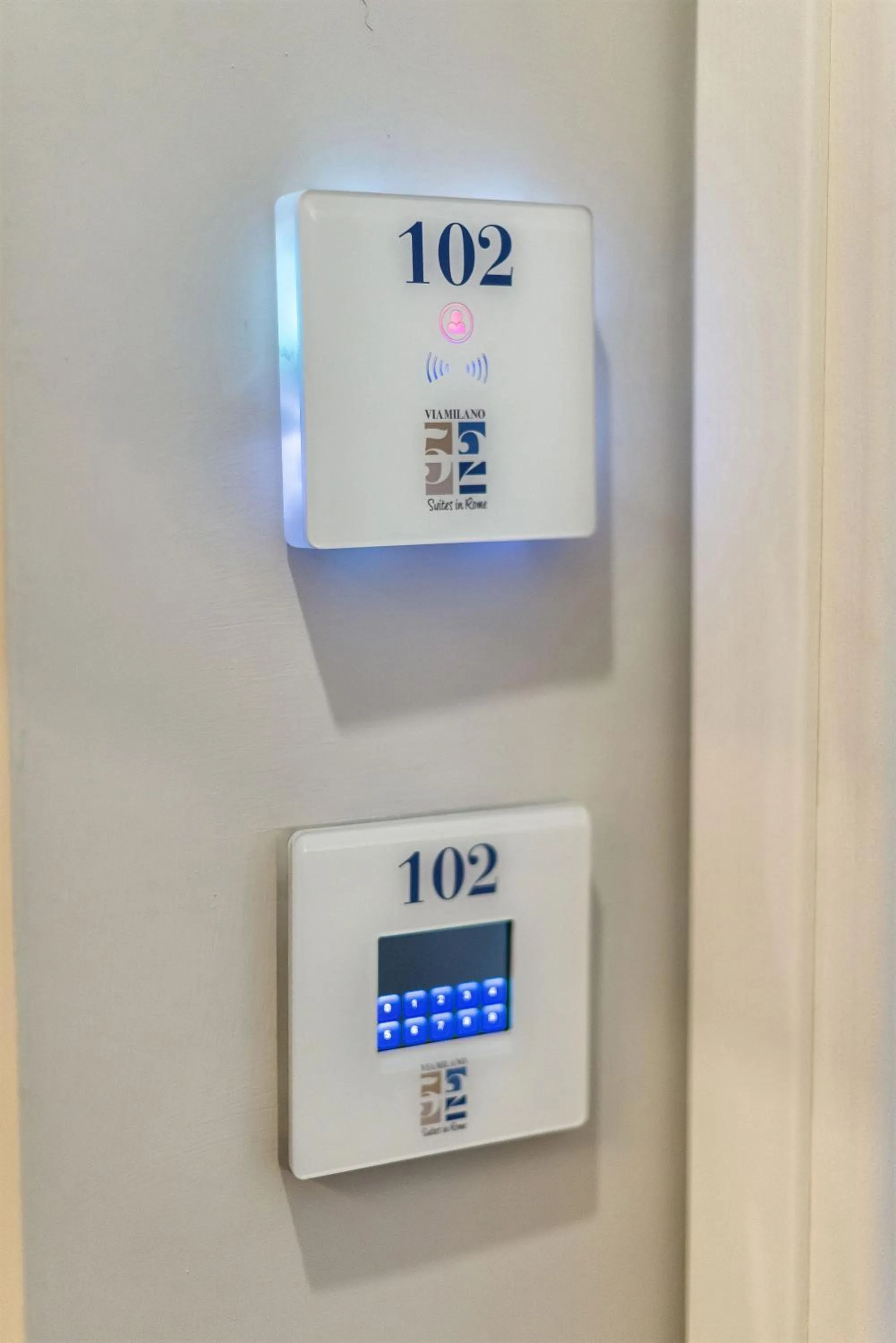 Decorative detail in B-STAY Via Milano 52