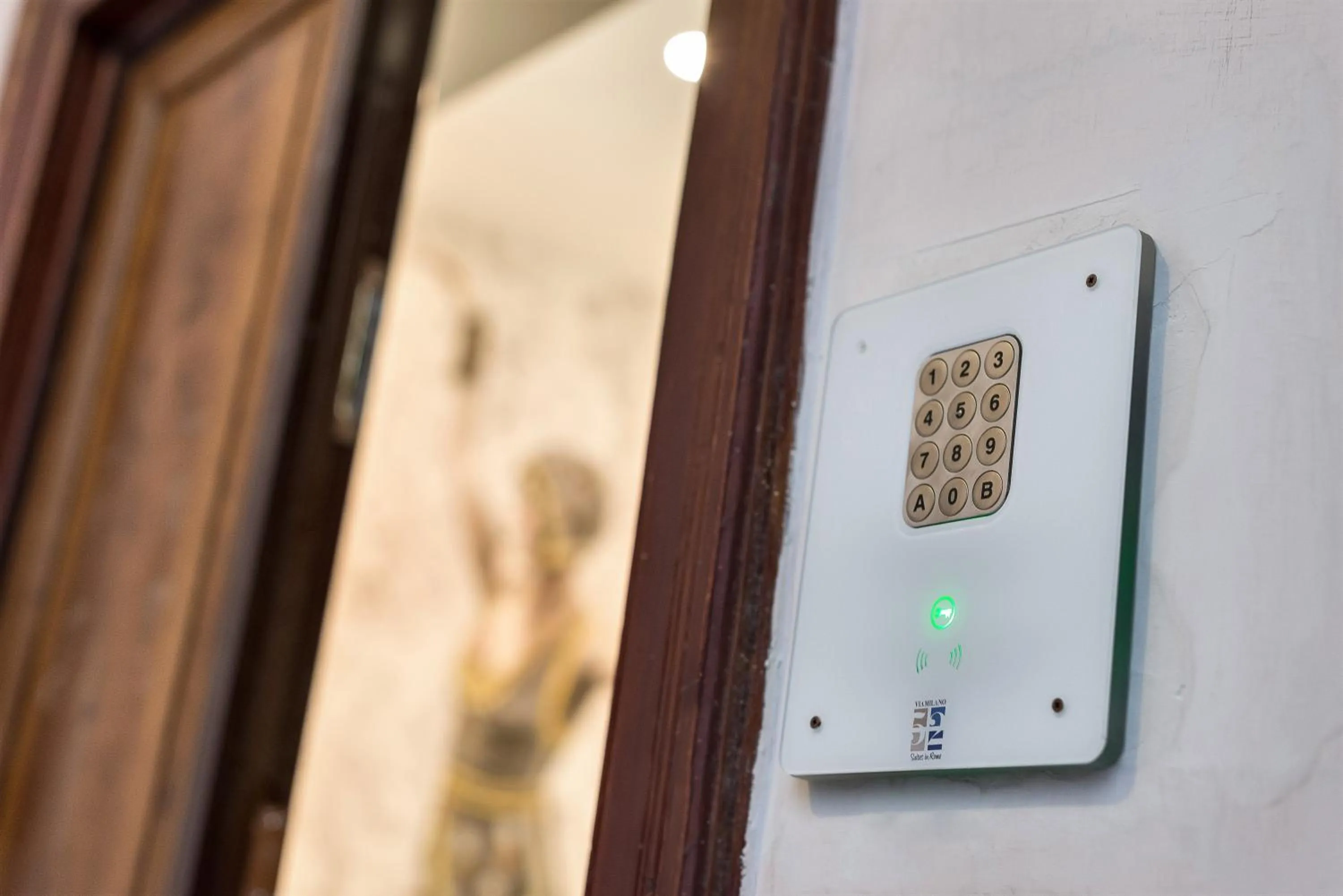 Decorative detail in B-STAY Via Milano 52