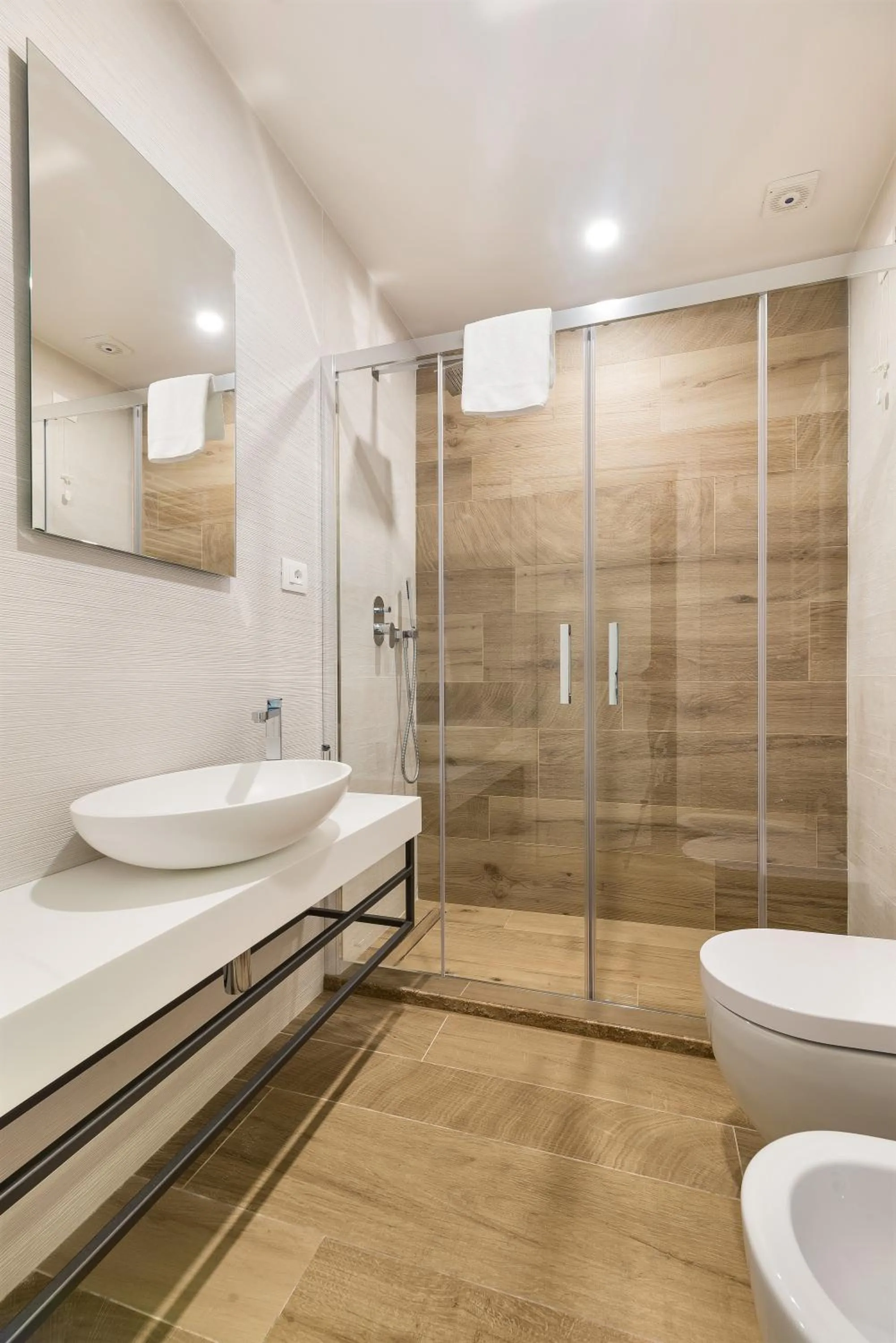 Bathroom in B-STAY Via Milano 52