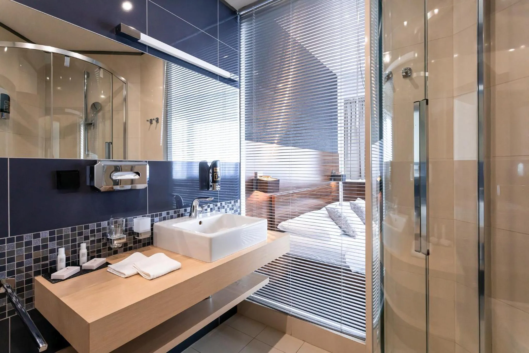 Bathroom, Bed in Tempus Club Garni Hotel