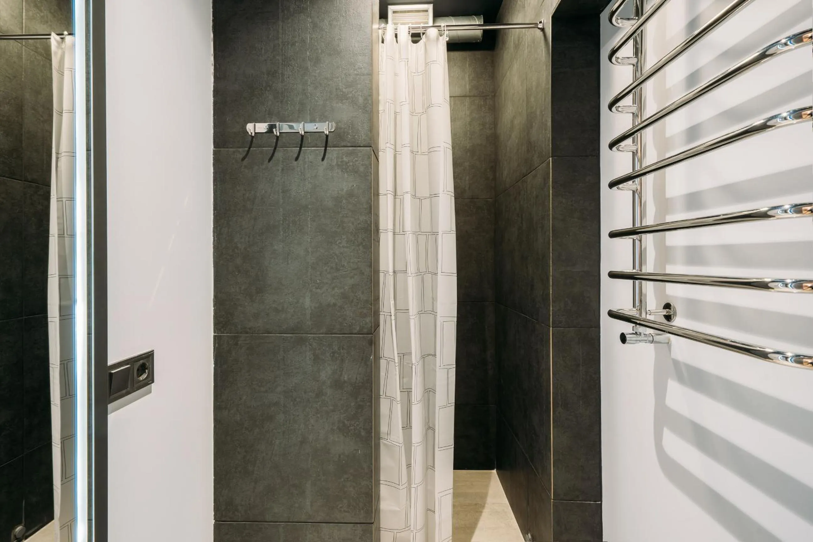 Shower in Yard Hostel & Coffee