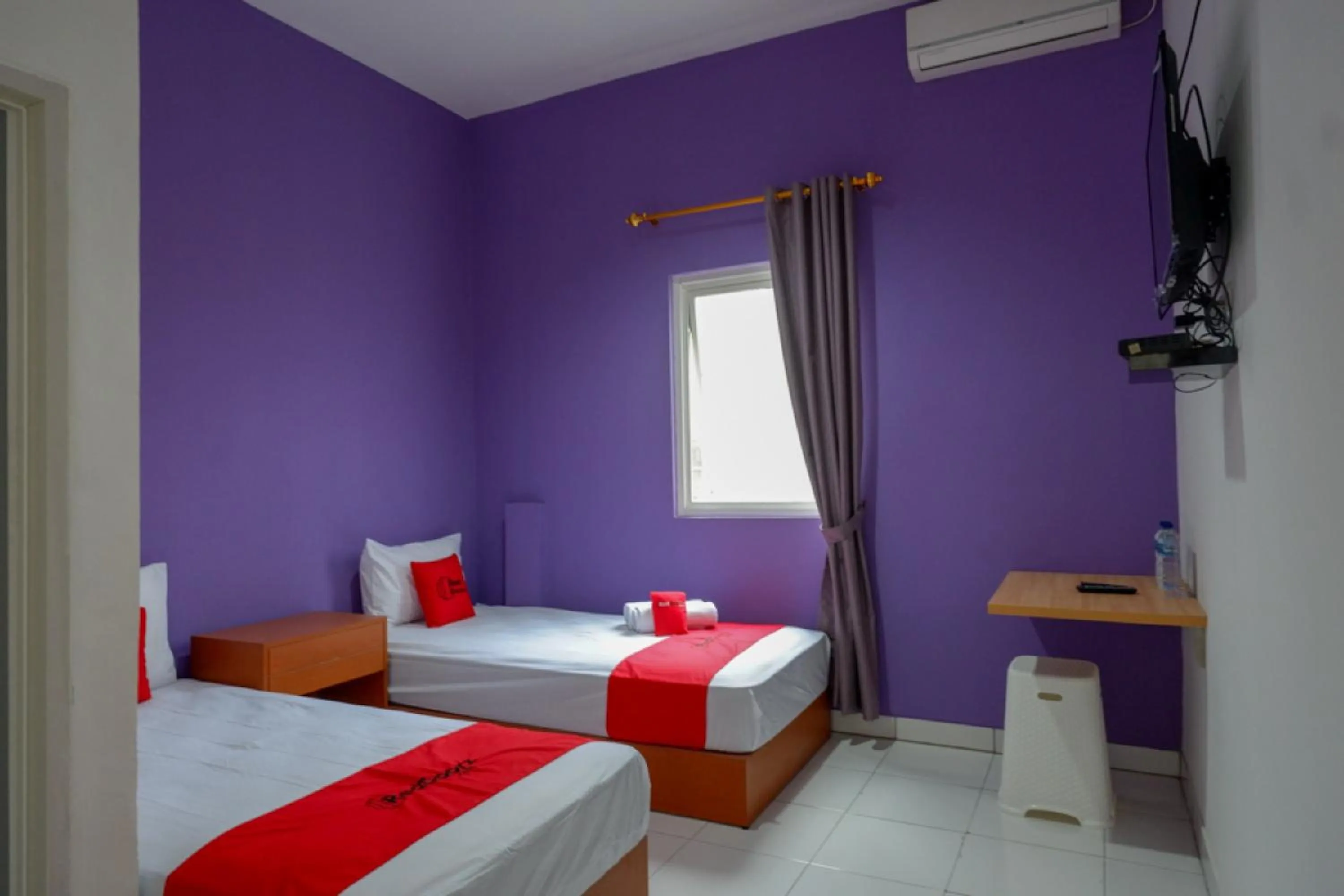 Bathroom, Bed in RedDoorz near Alun Alun Kaliwungu Kendal