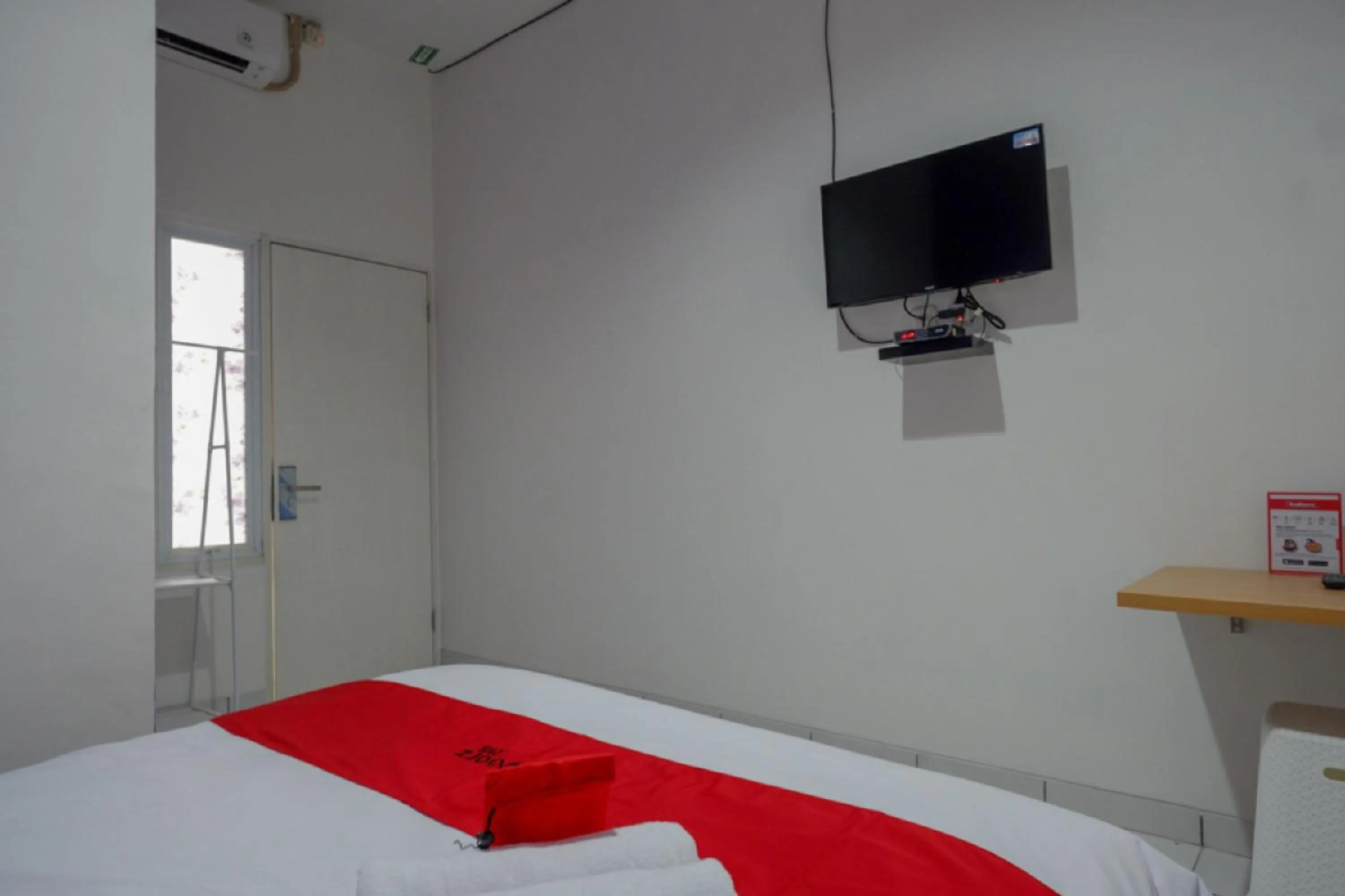 Bedroom, Bed in RedDoorz near Alun Alun Kaliwungu Kendal
