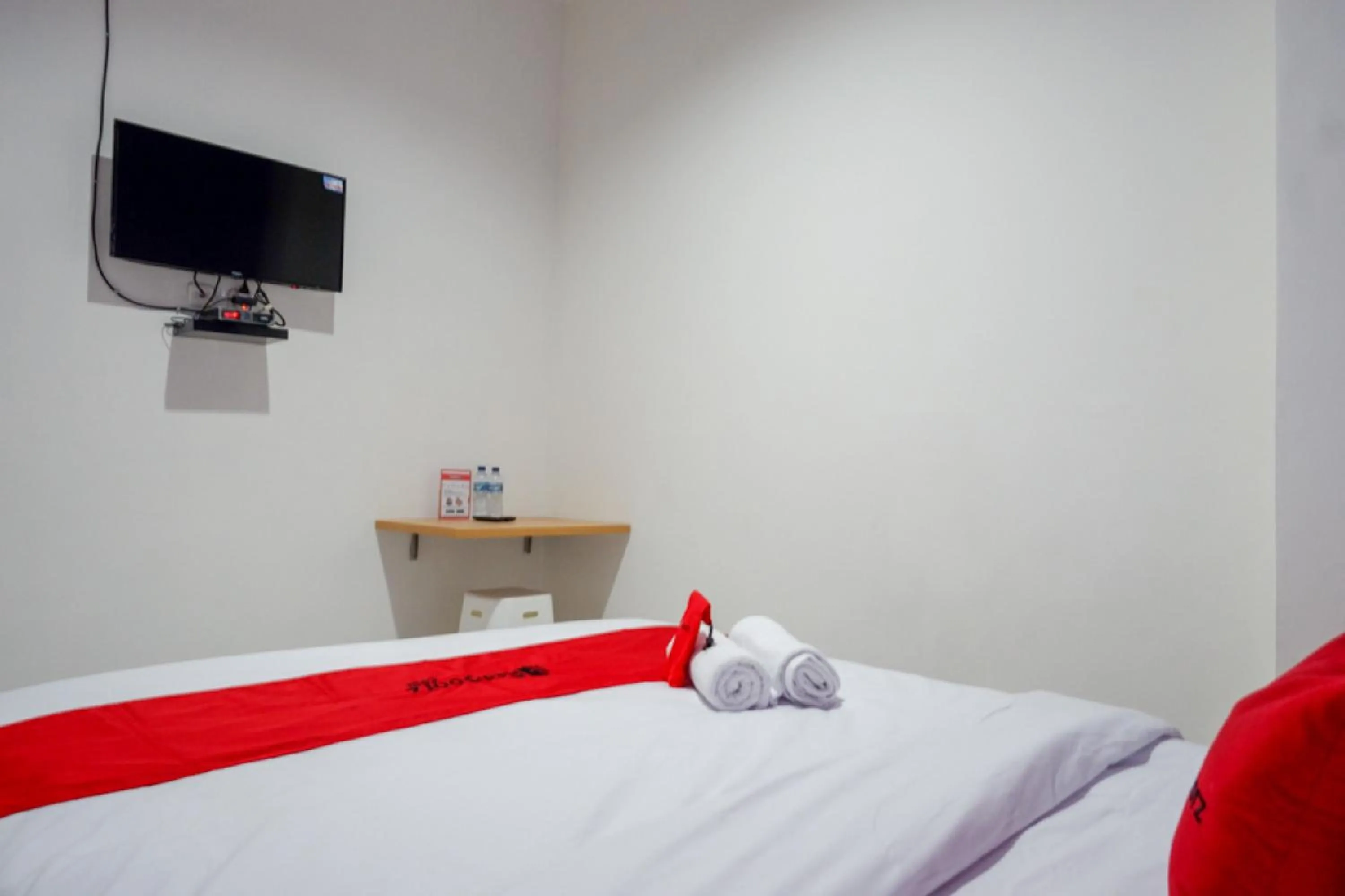 Bedroom, Bed in RedDoorz near Alun Alun Kaliwungu Kendal
