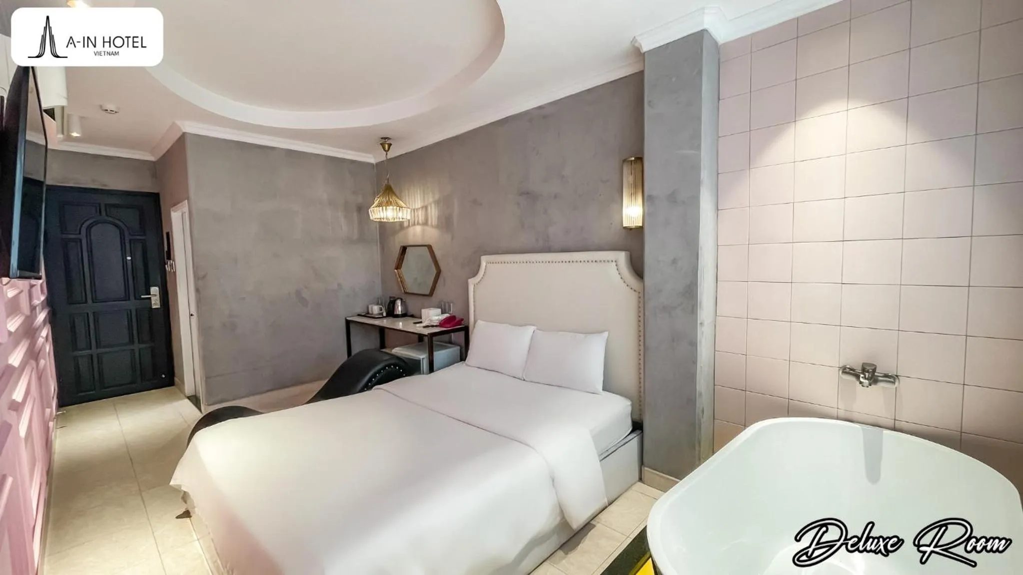 Photo of the whole room, Bed in A In Hotel Del Luna