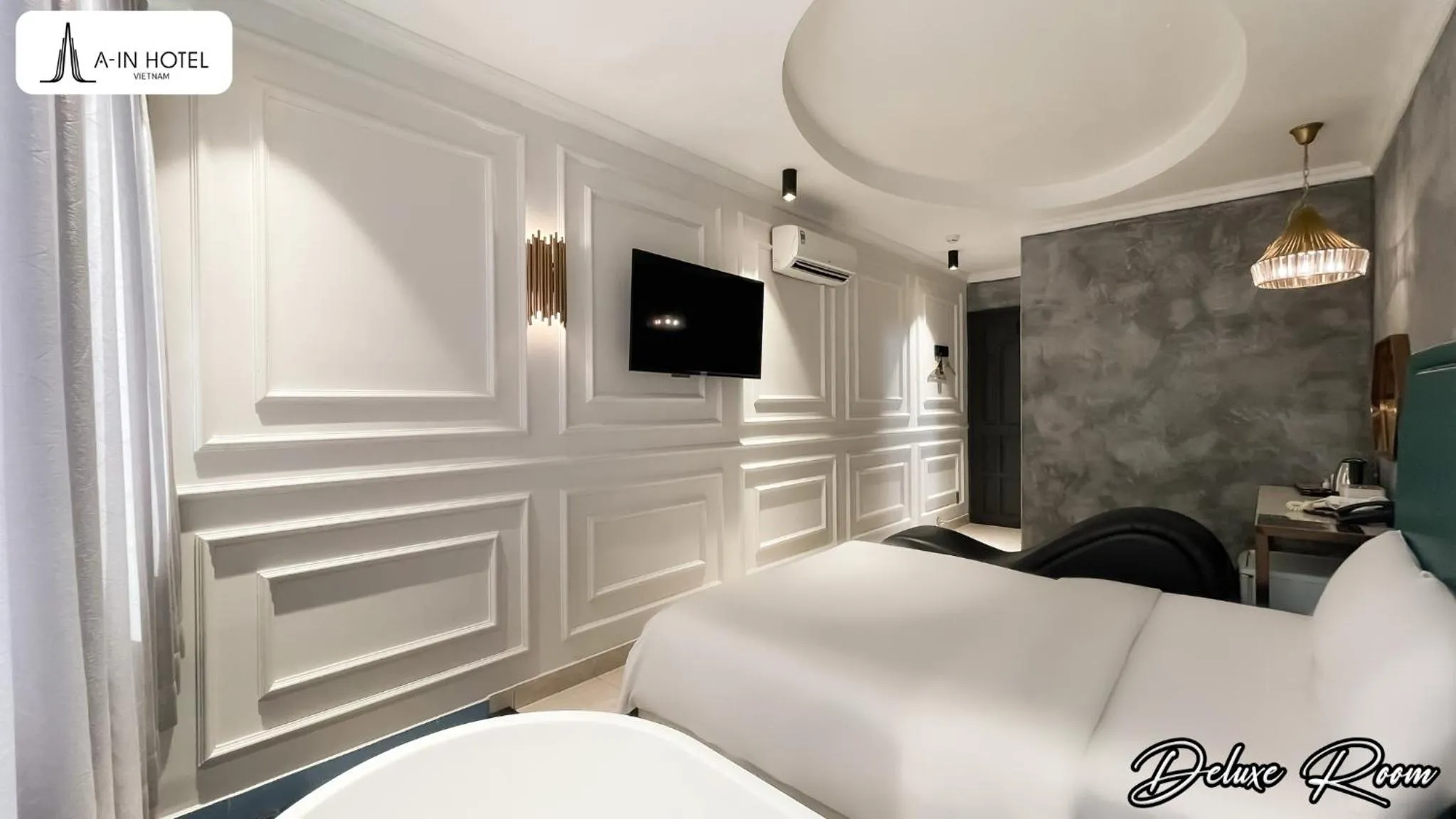 Photo of the whole room, Bed in A In Hotel Del Luna