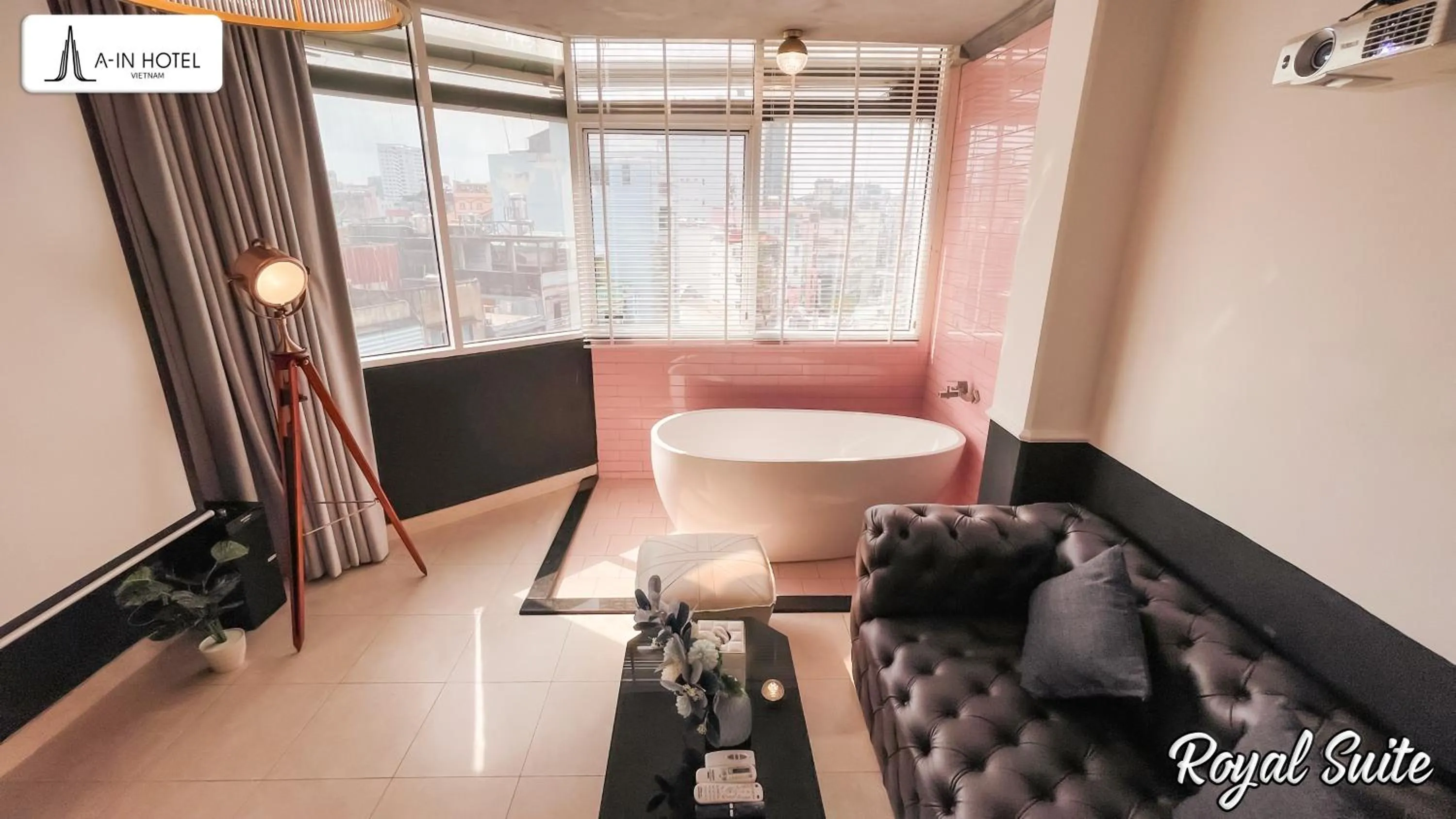 Living room, Bed in A In Hotel Del Luna