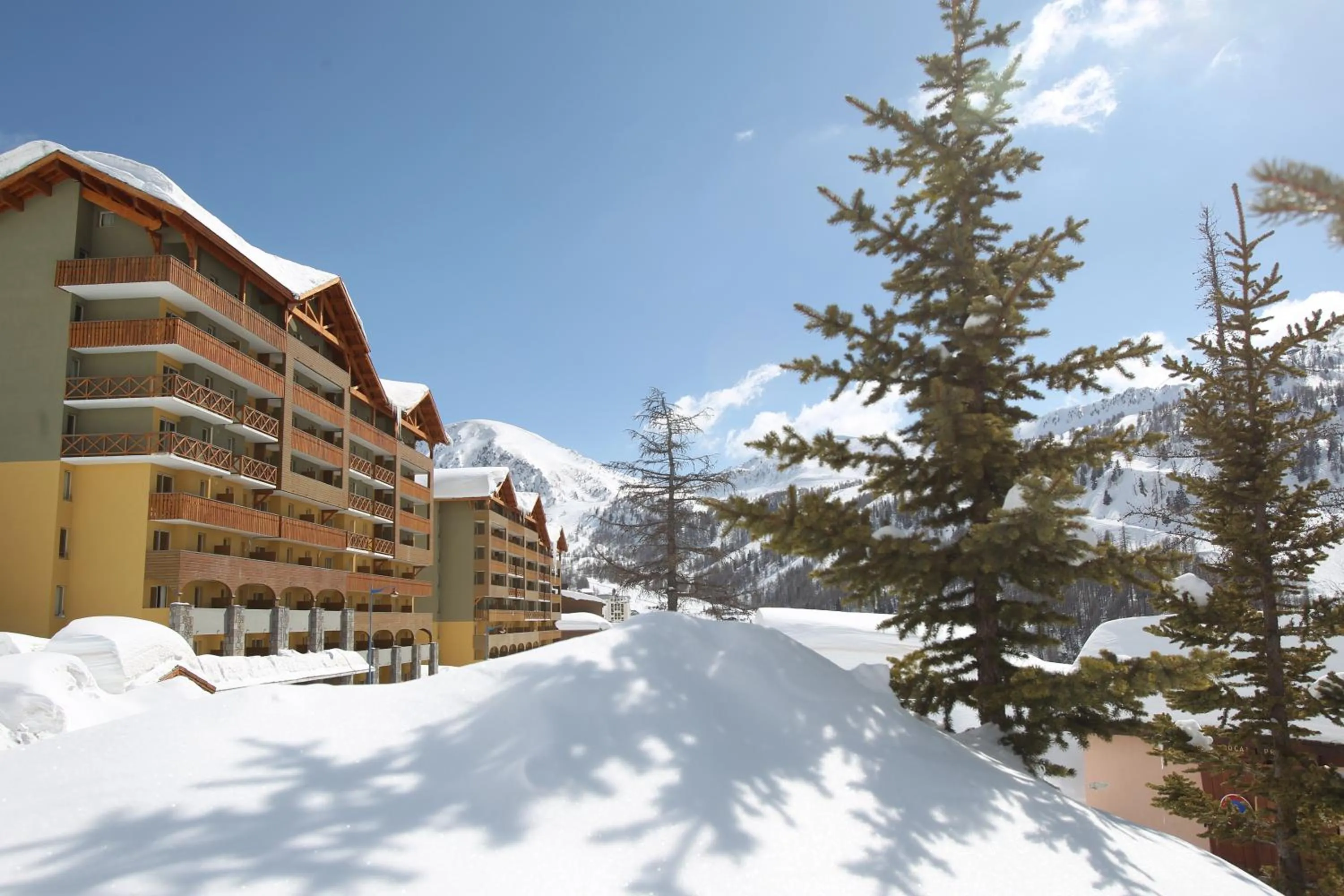 Facade/entrance in Résidence MMV Les terrasses d'Isola
