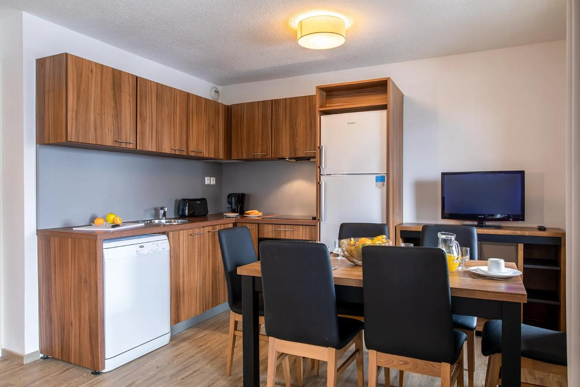 Kitchen or kitchenette in Résidence MMV Les terrasses d'Isola