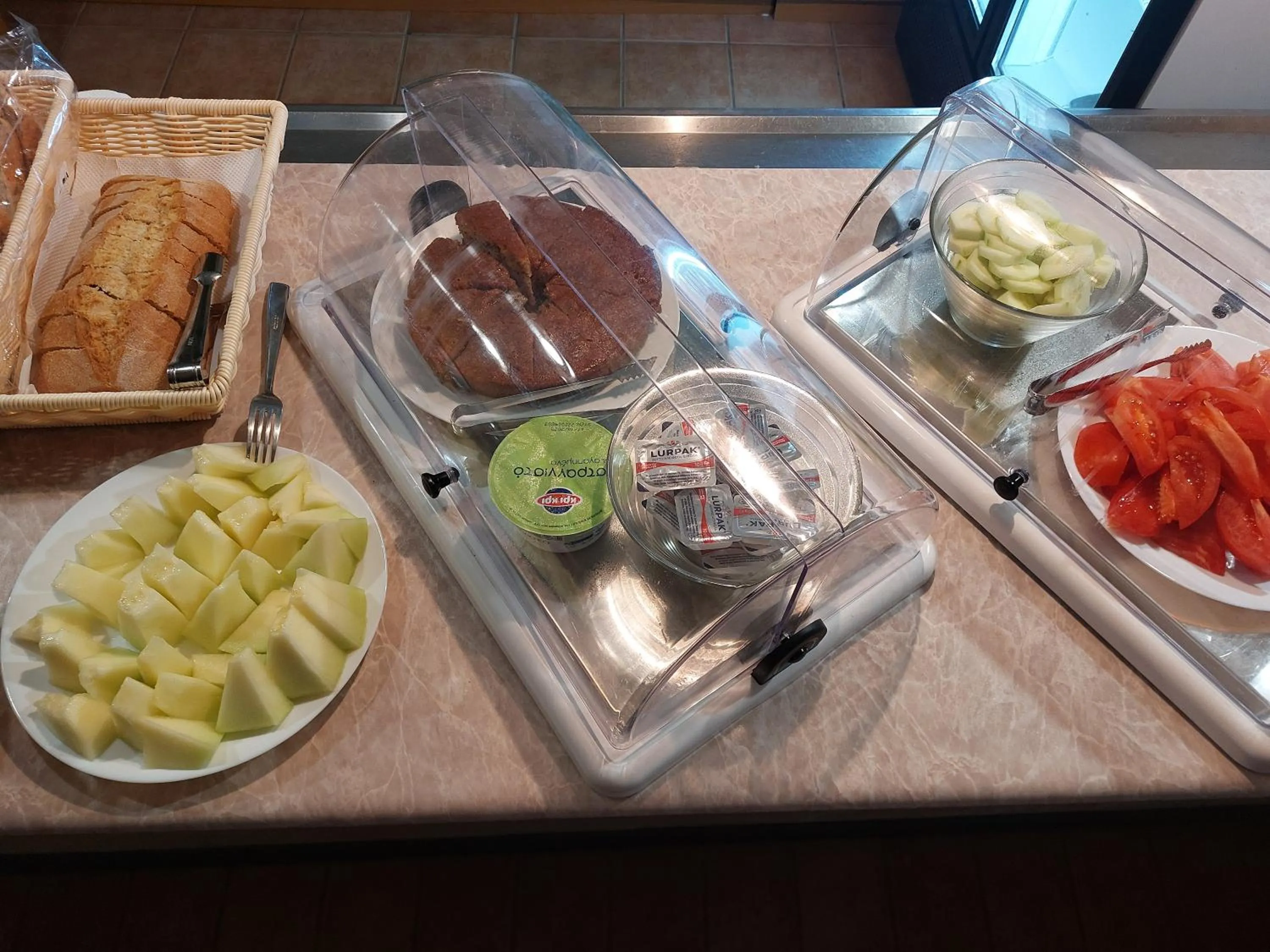 Buffet breakfast in Seafront Studios and Apartments