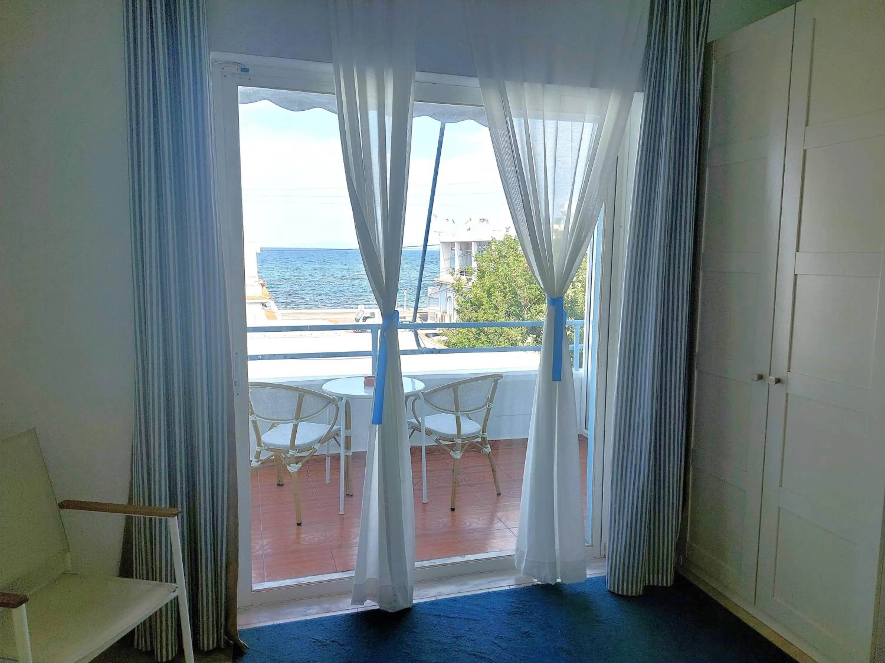 Seafront Studios and Apartments