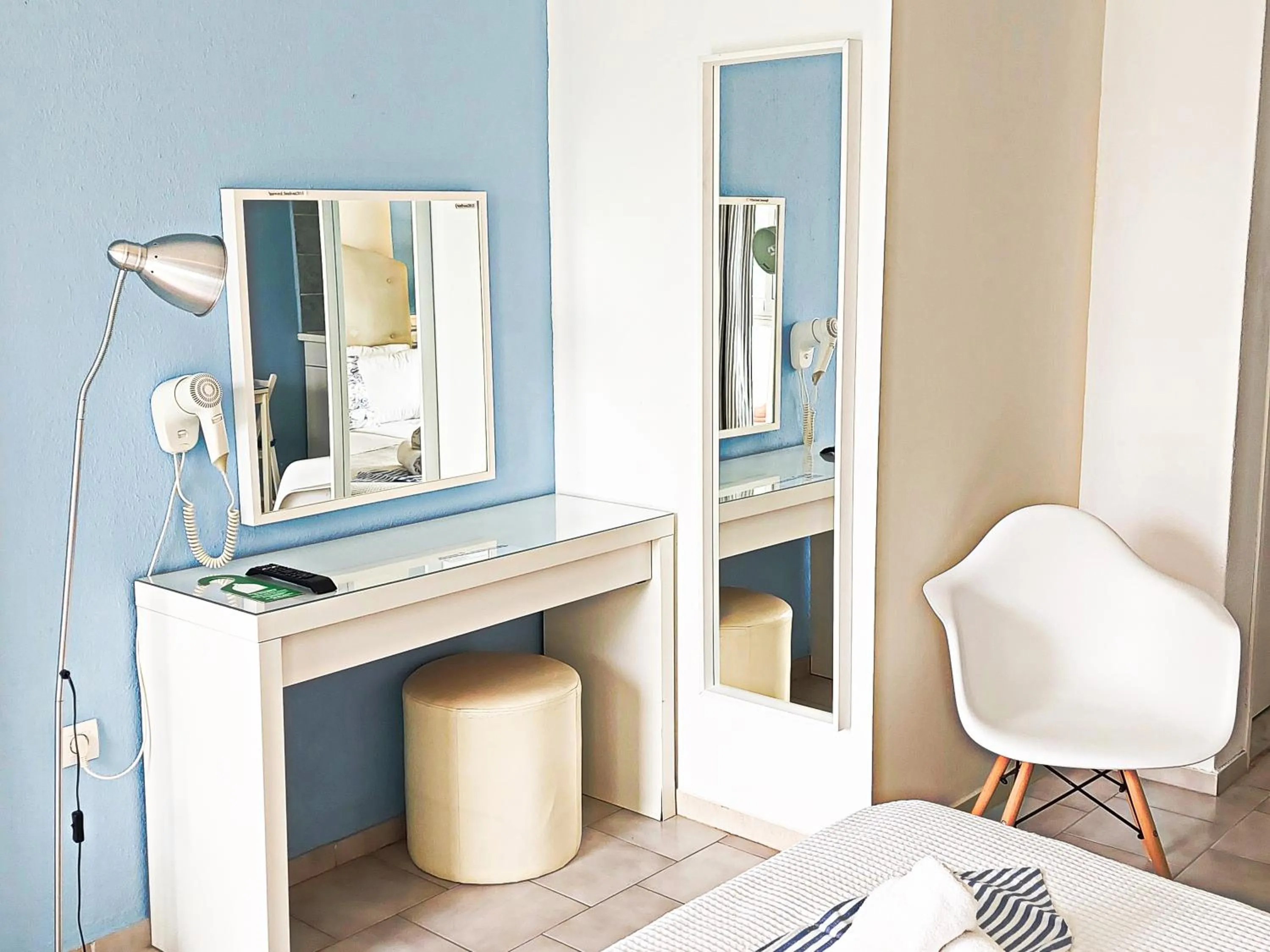 Seafront Studios and Apartments