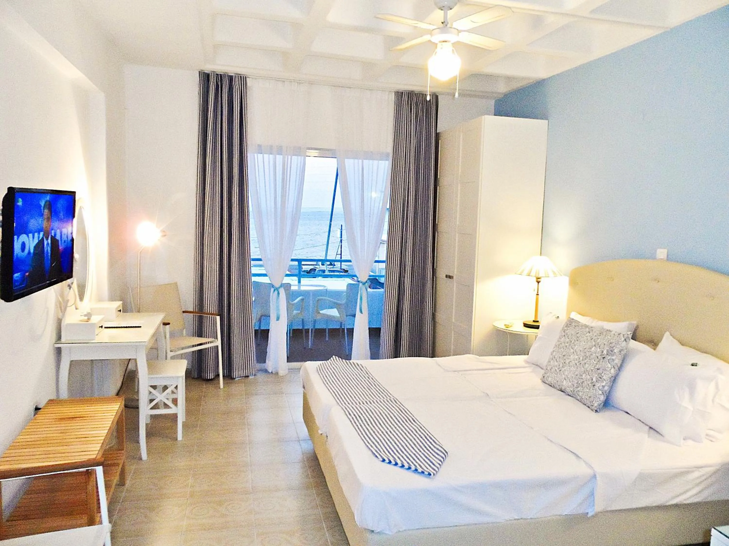 Photo of the whole room, Bed in Seafront Studios and Apartments