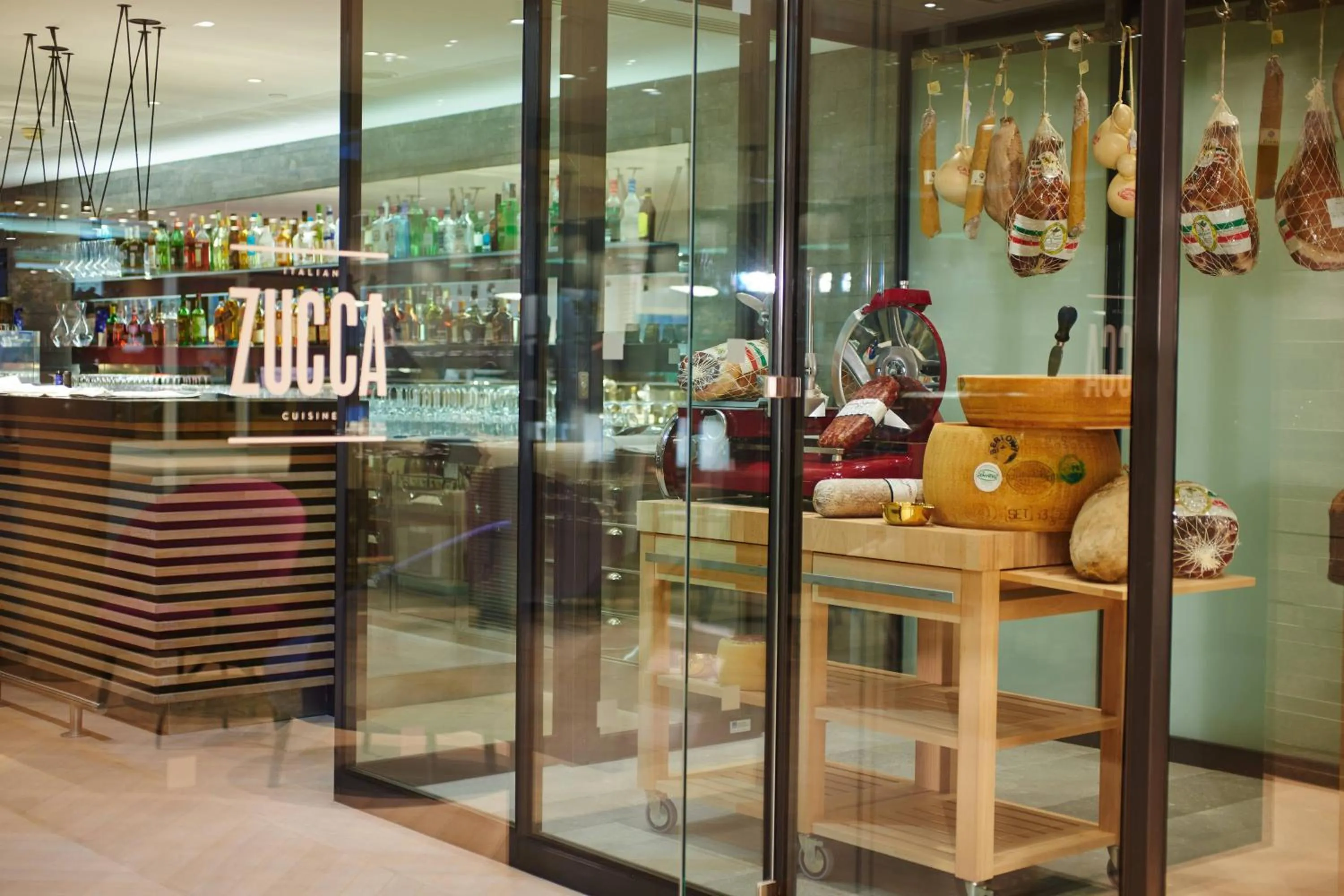 Restaurant/places to eat in Lyon Marriott Hotel Cité Internationale