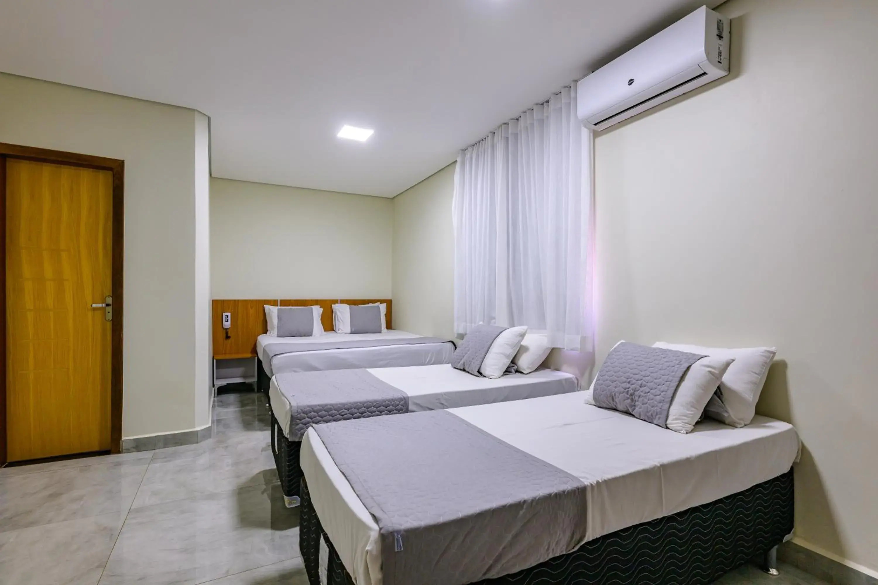 Quadruple Room (1 Double bed + 2 Single beds) in OYO Hotel Brisa Tropical, Brasília Quadruple Room (1 Double bed + 2 Single beds) in OYO Hotel Brisa Tropical, Brasília