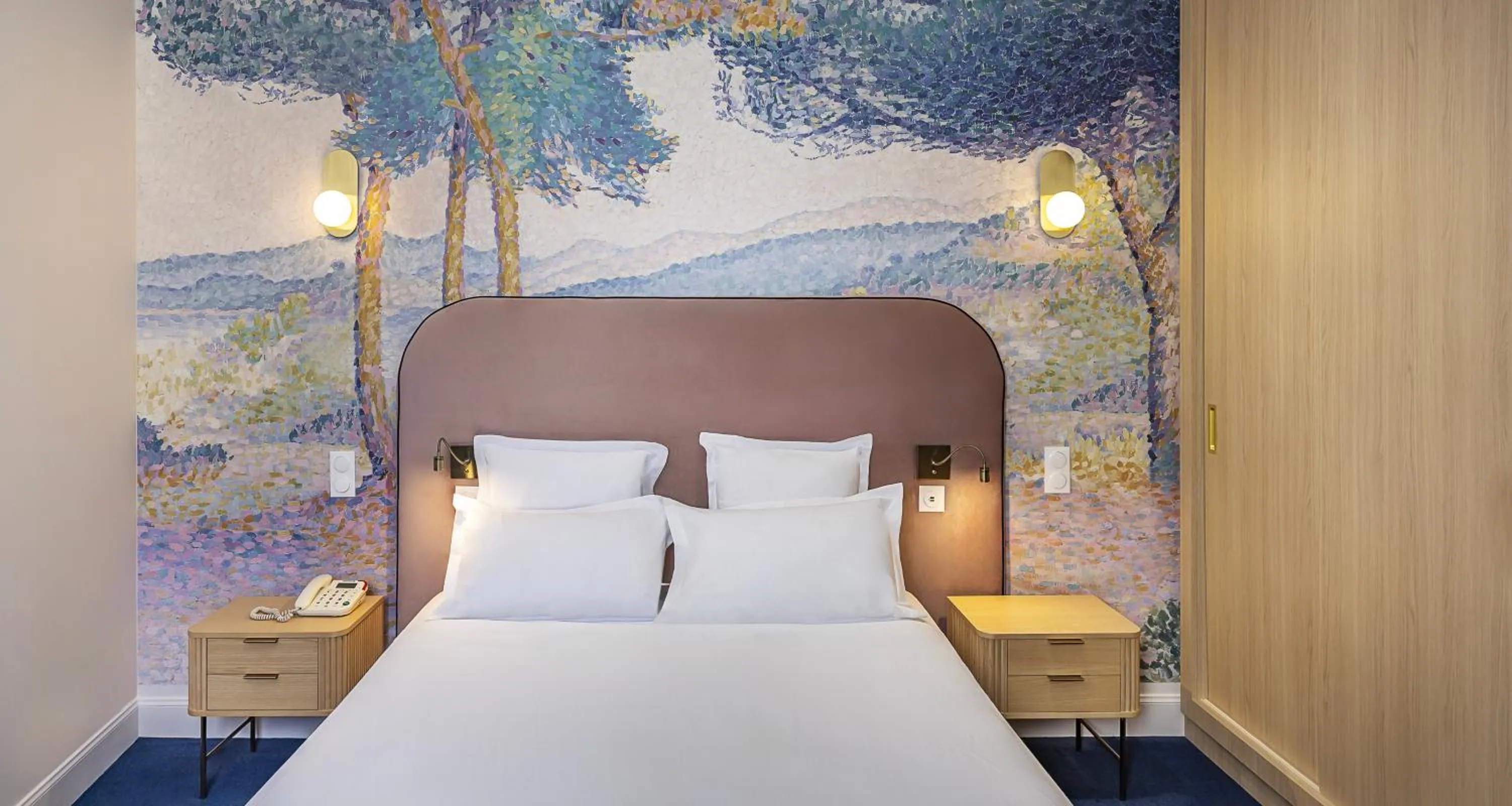 Bedroom, Bed in Best Western Poitiers Centre Le Grand Hôtel