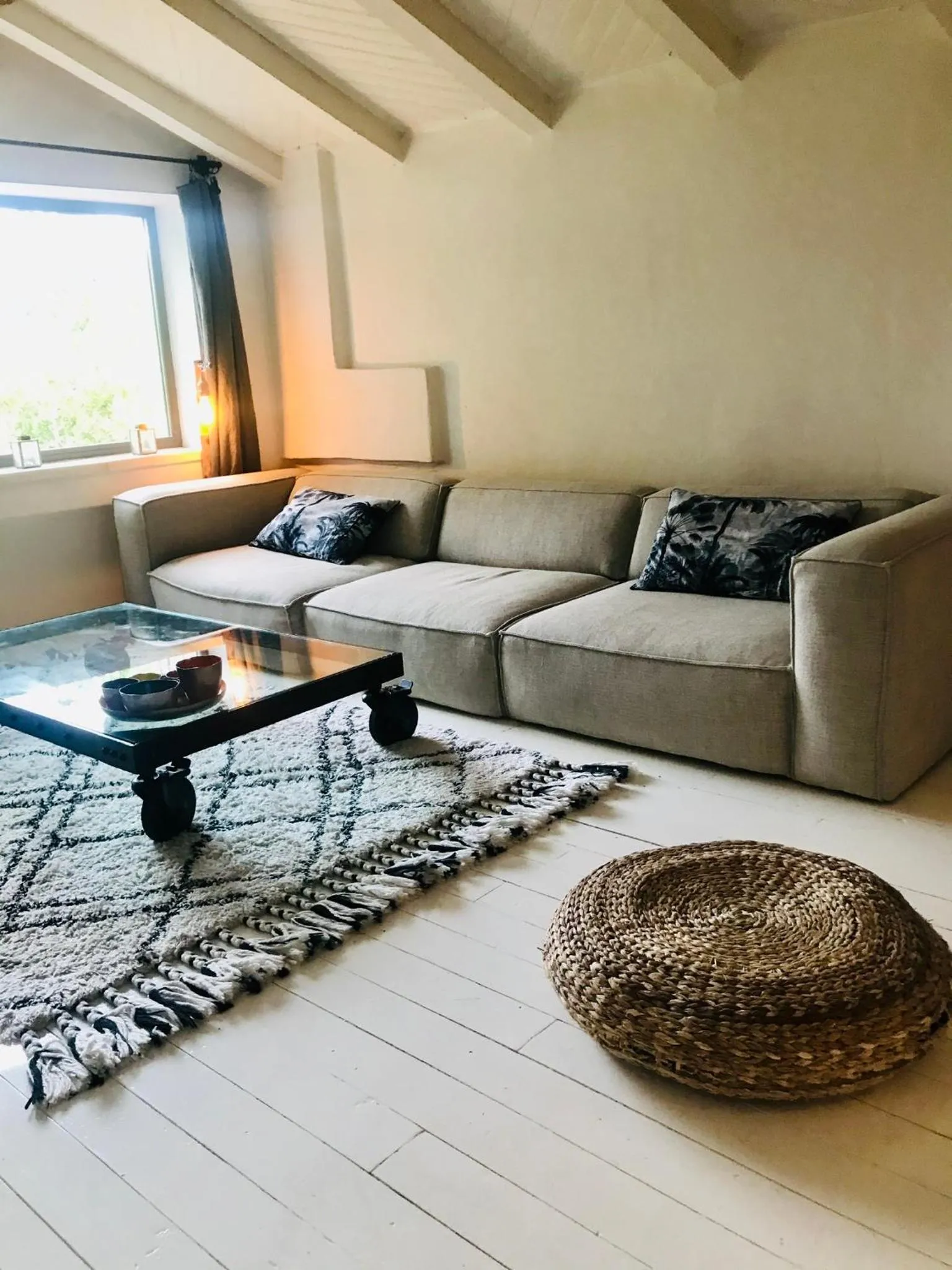 Communal lounge/ TV room in Mas des Alpilles