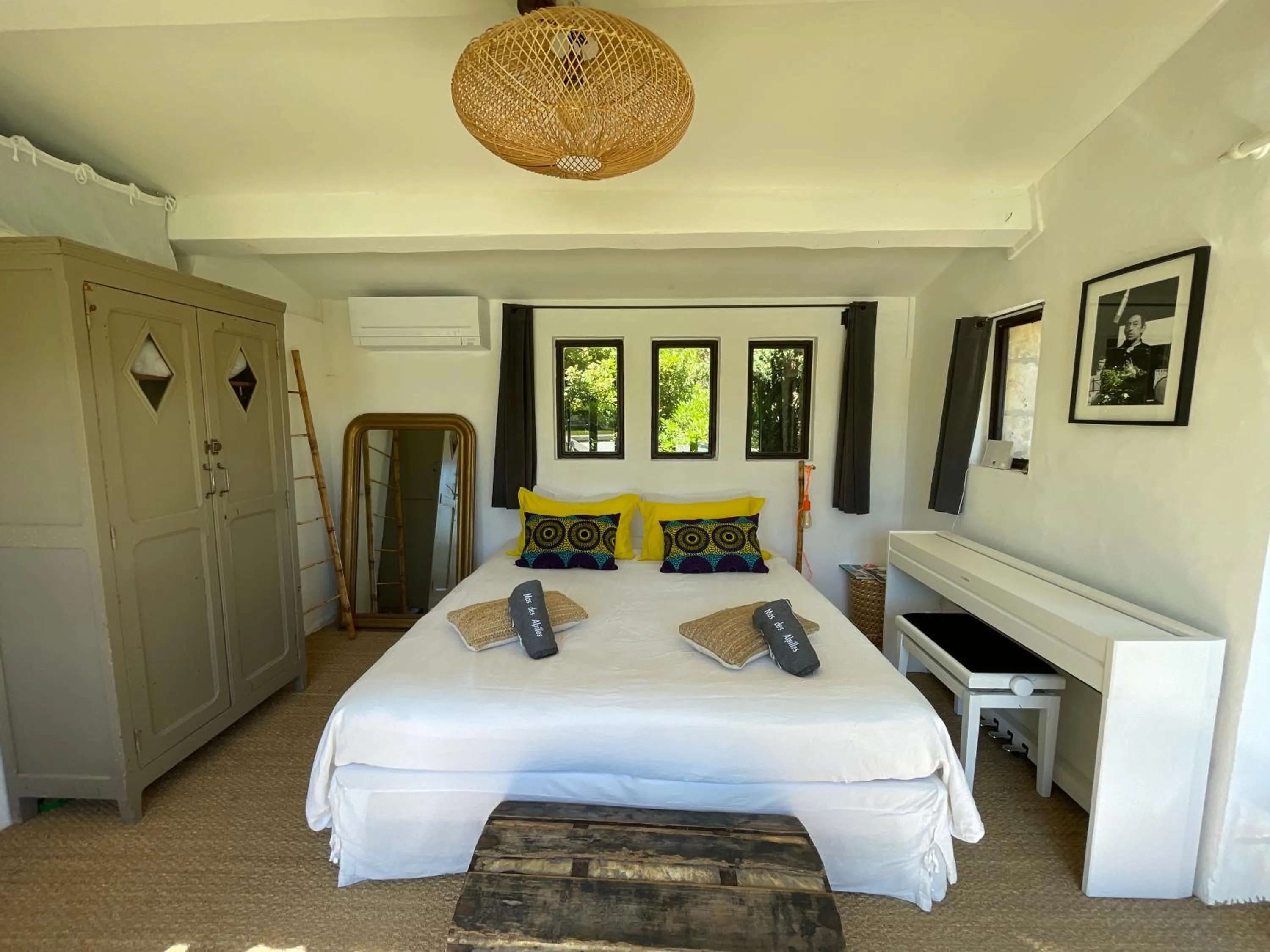 Double Room with Pool View in Mas des Alpilles