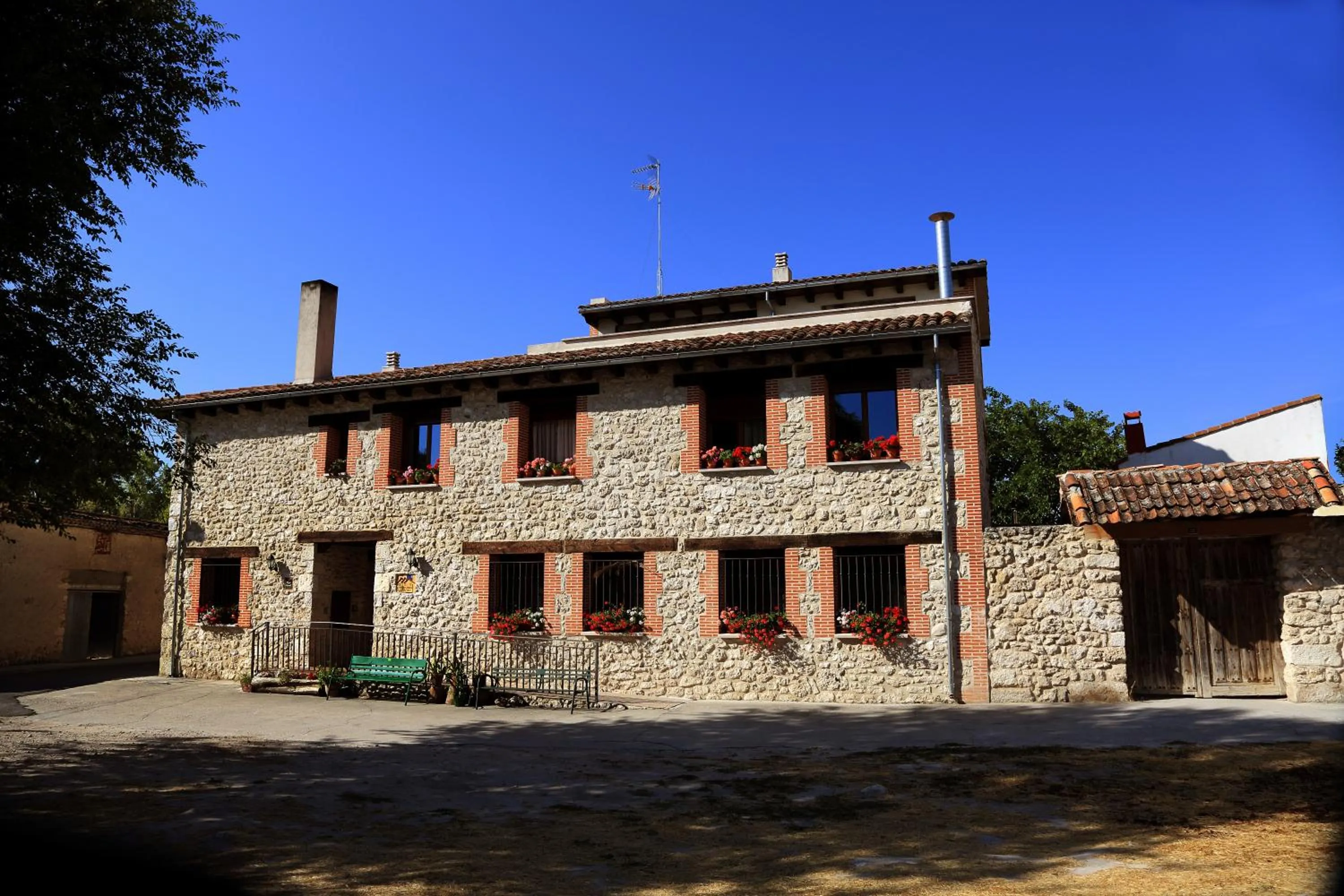 Property building in Tirontillana